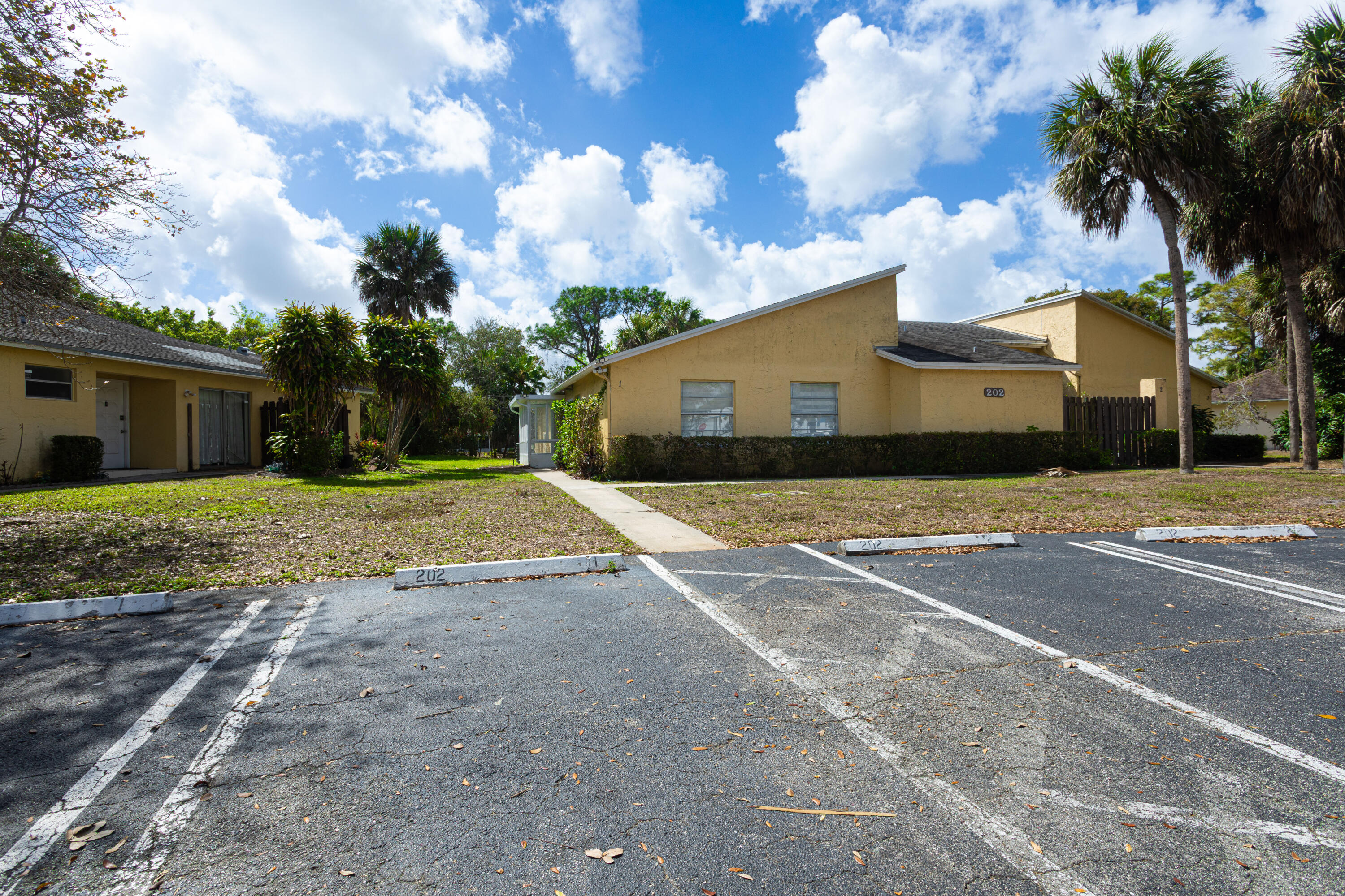 202 Sparrow #1, Royal Palm Beach FL 33411
