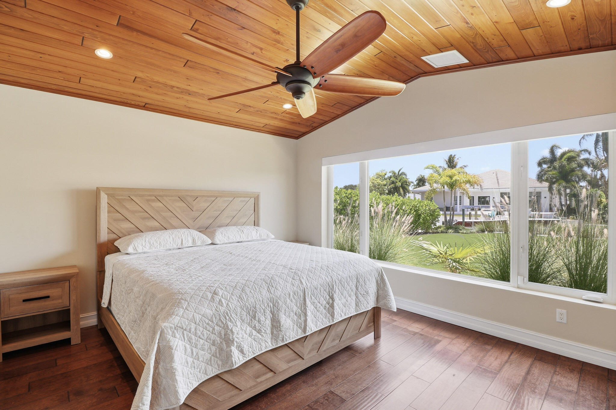 16 LEEWARD, Tequesta FL 33469