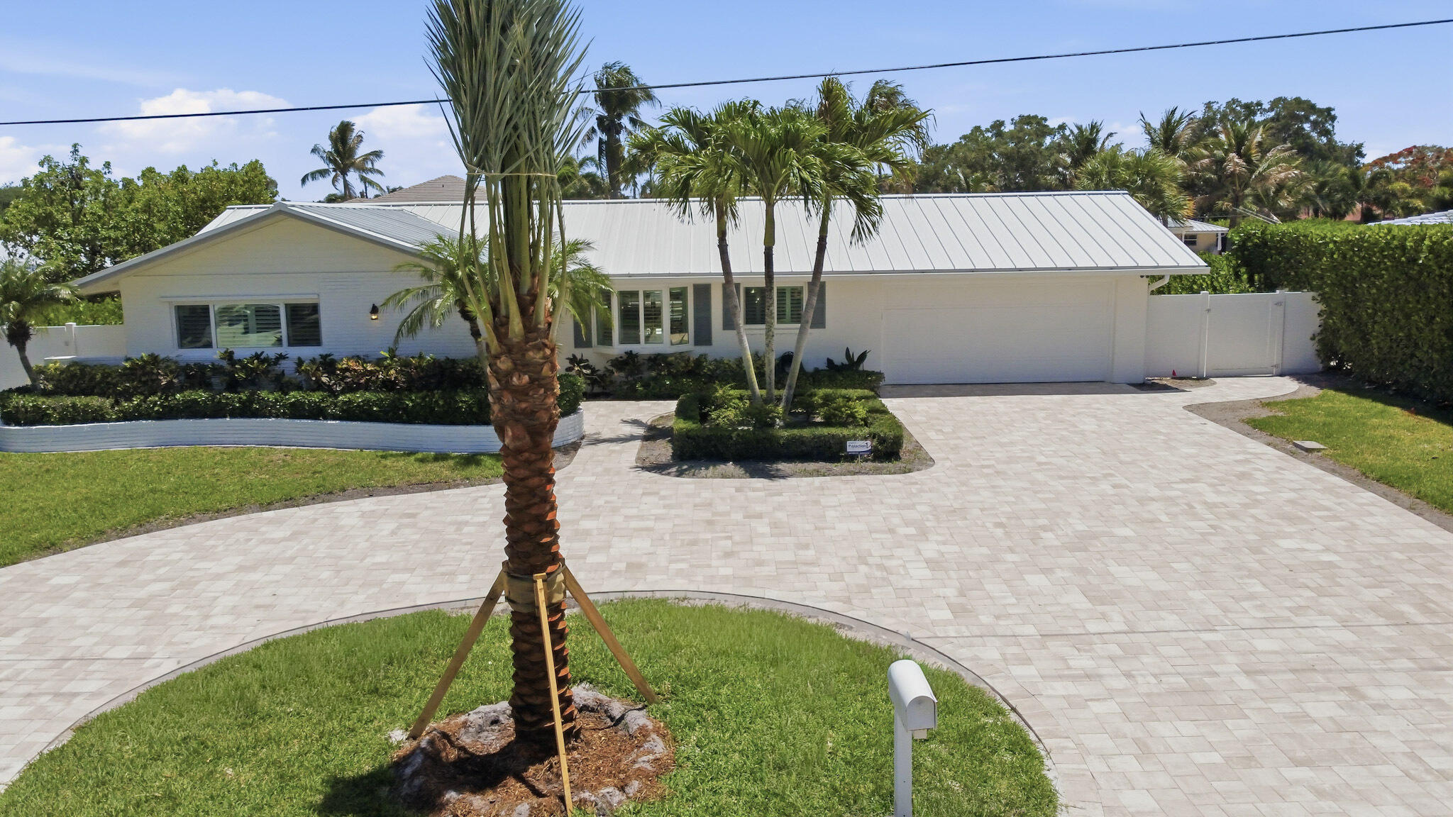 16 LEEWARD, Tequesta FL 33469