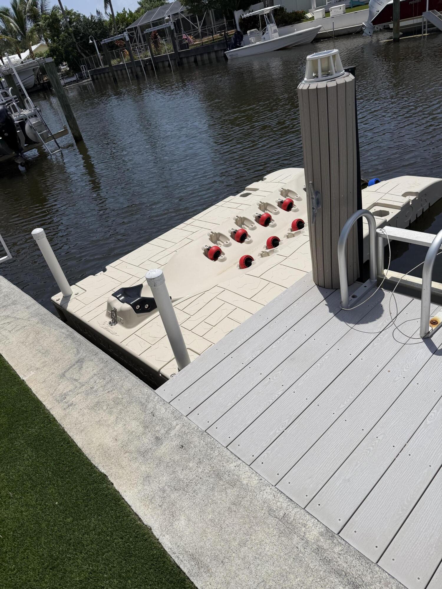 16 LEEWARD, Tequesta FL 33469