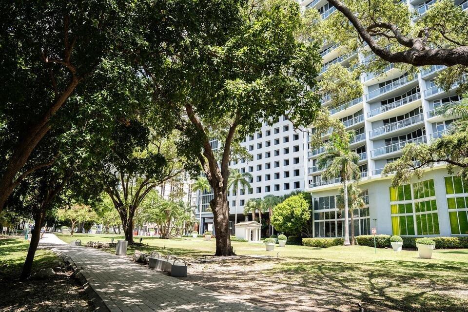 495 BRICKELL #1605, Miami FL 33131