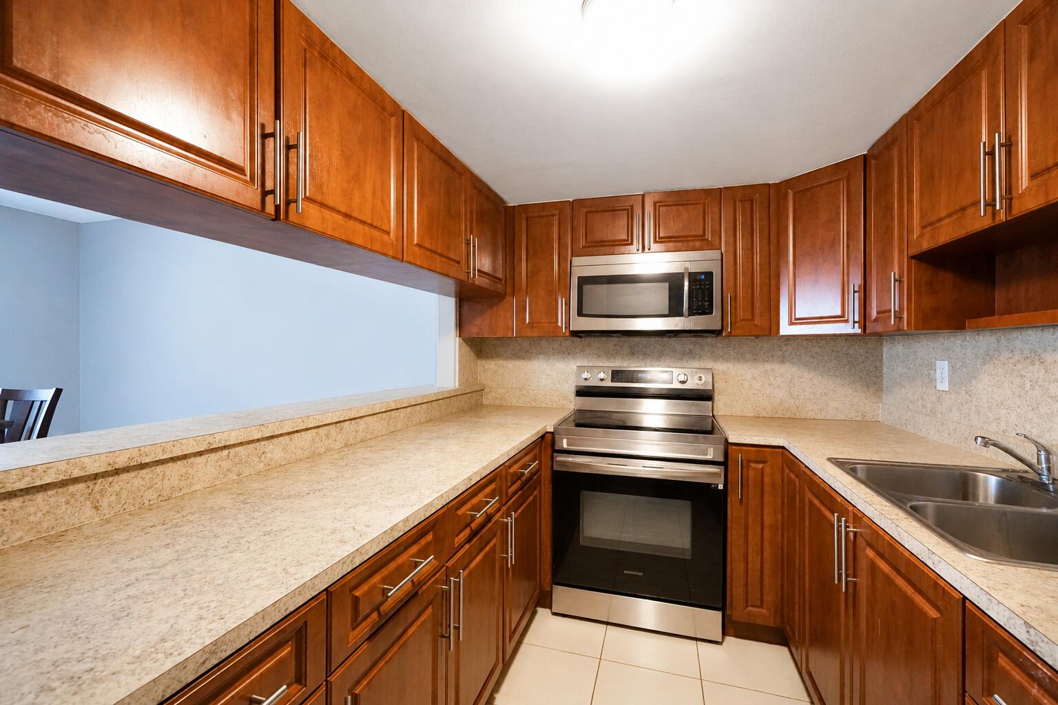 1067 W 43rd #68, Hialeah FL 33012
