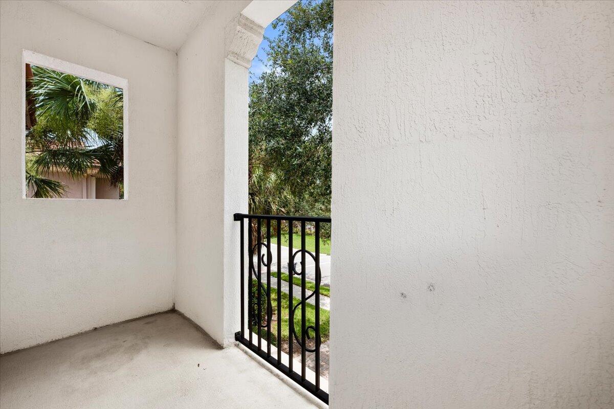 1049 Vintner, Palm Beach Gardens FL 33410