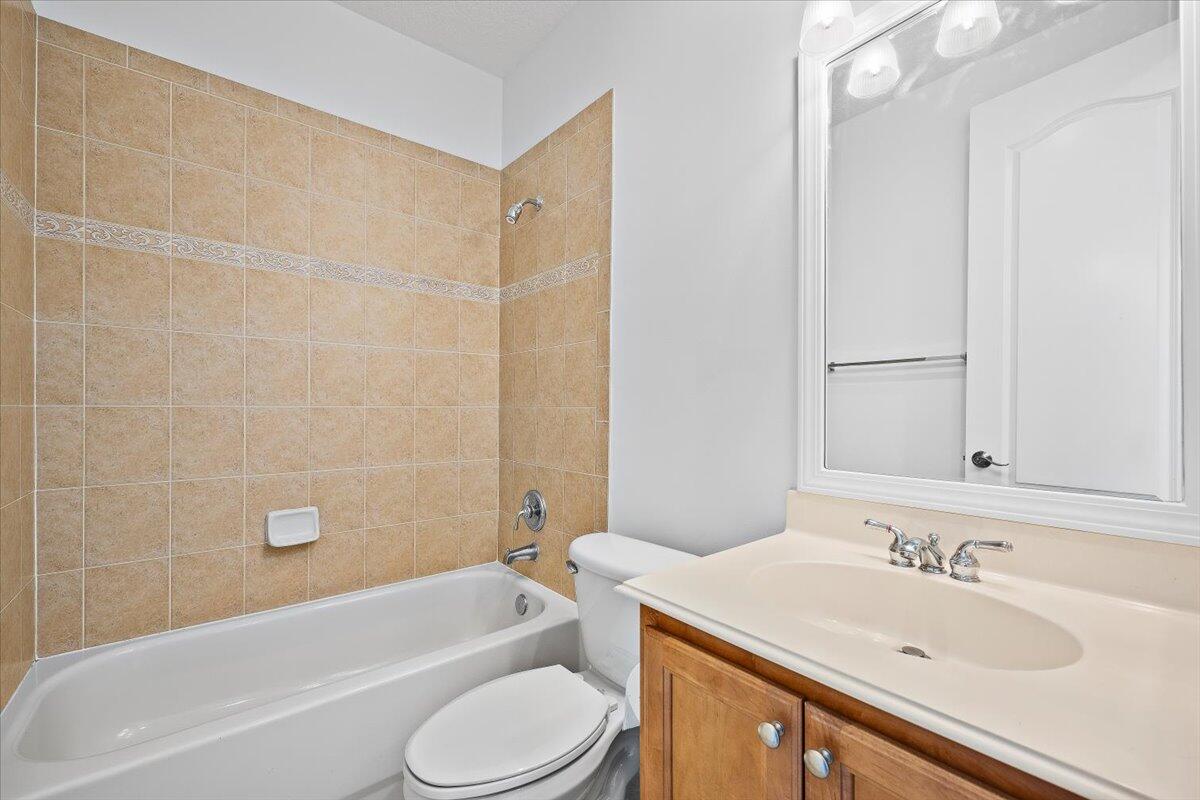 1049 Vintner, Palm Beach Gardens FL 33410