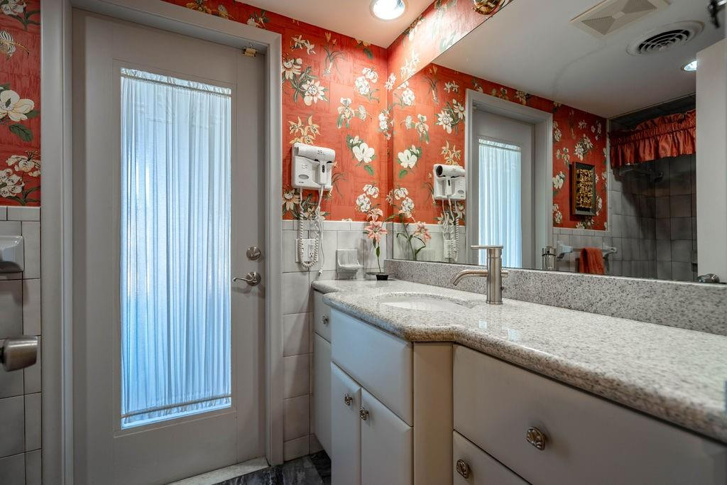 3920 NE 27TH, Lighthouse Point FL 33064