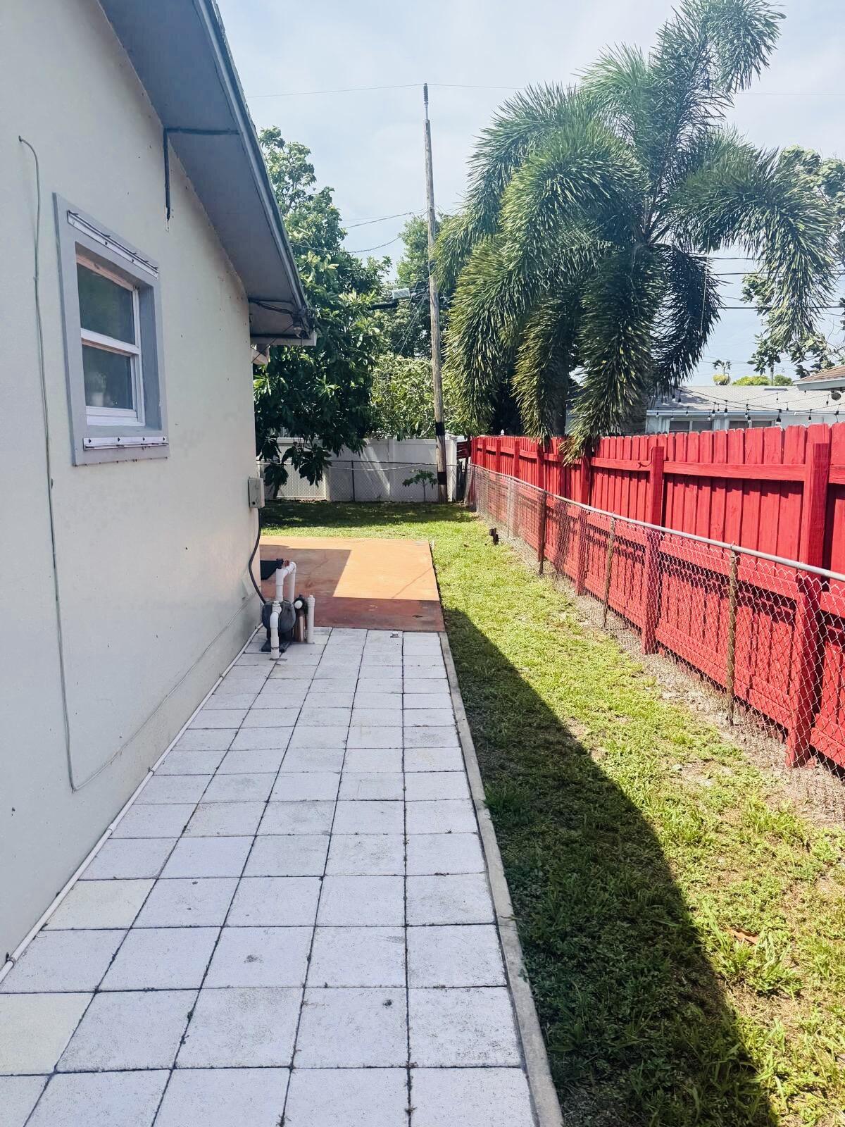 3335 10th, Palm Springs FL 33461