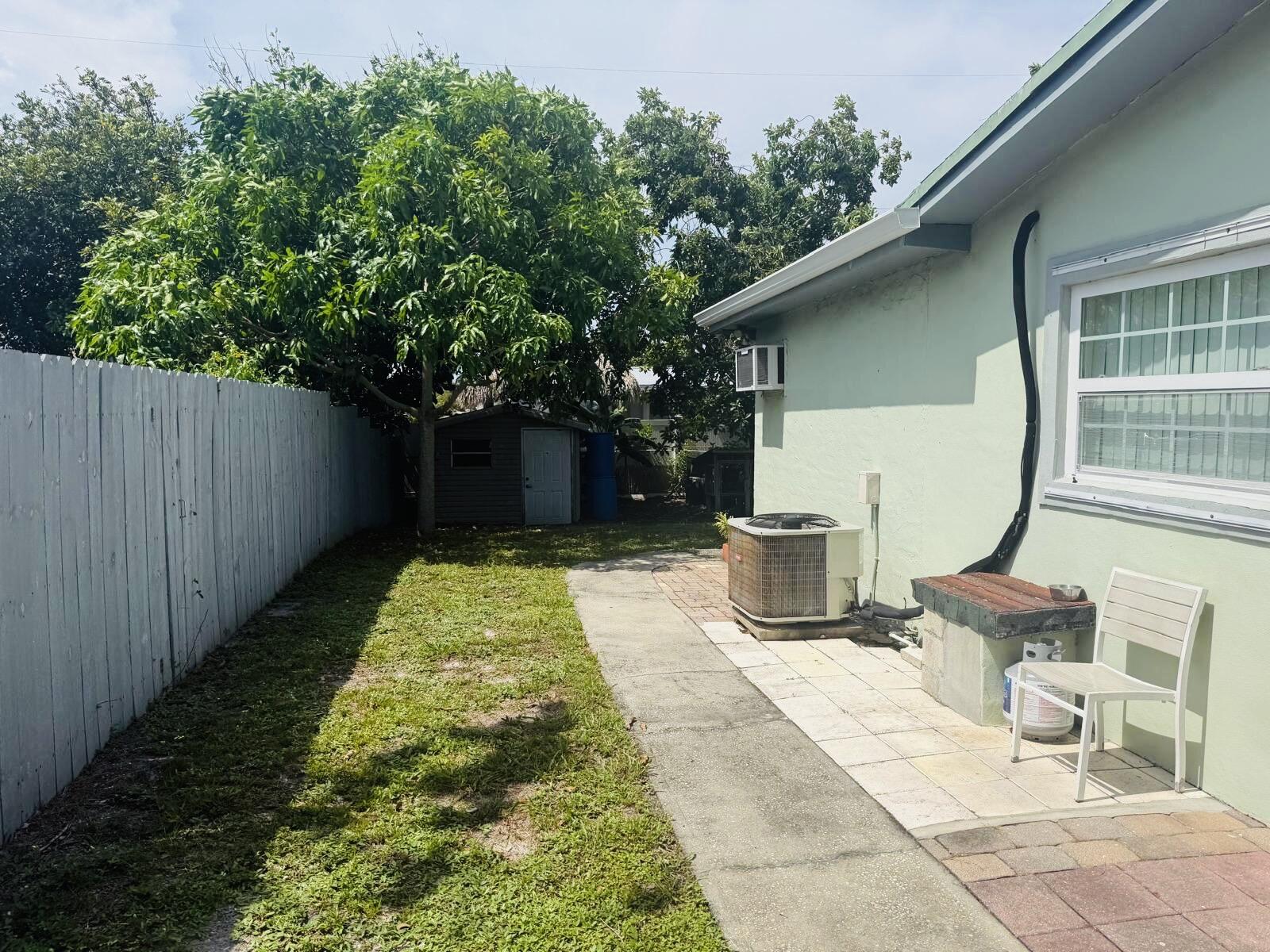 3335 10th, Palm Springs FL 33461