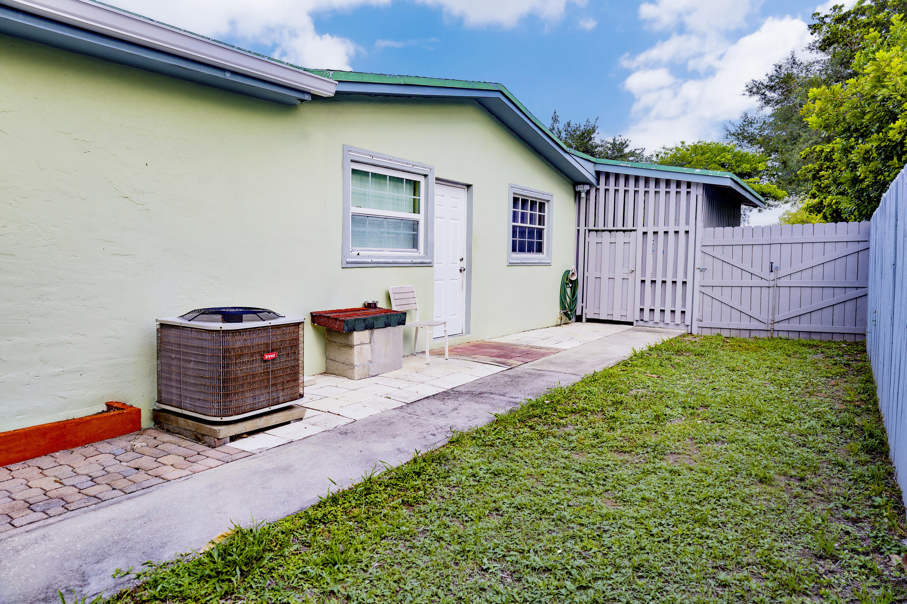 3335 10th, Palm Springs FL 33461