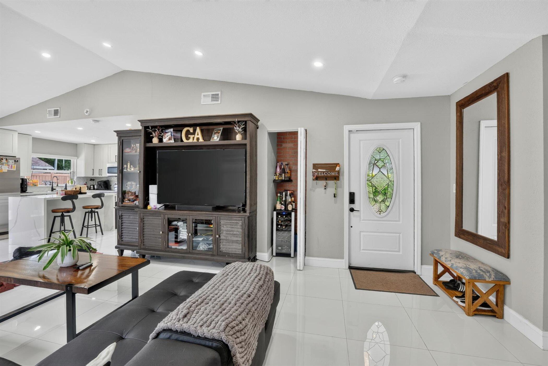 8131 NW 44TH, Lauderhill FL 33351