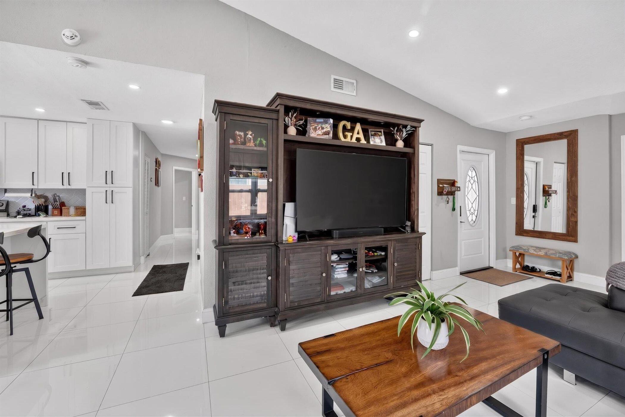 8131 NW 44TH, Lauderhill FL 33351