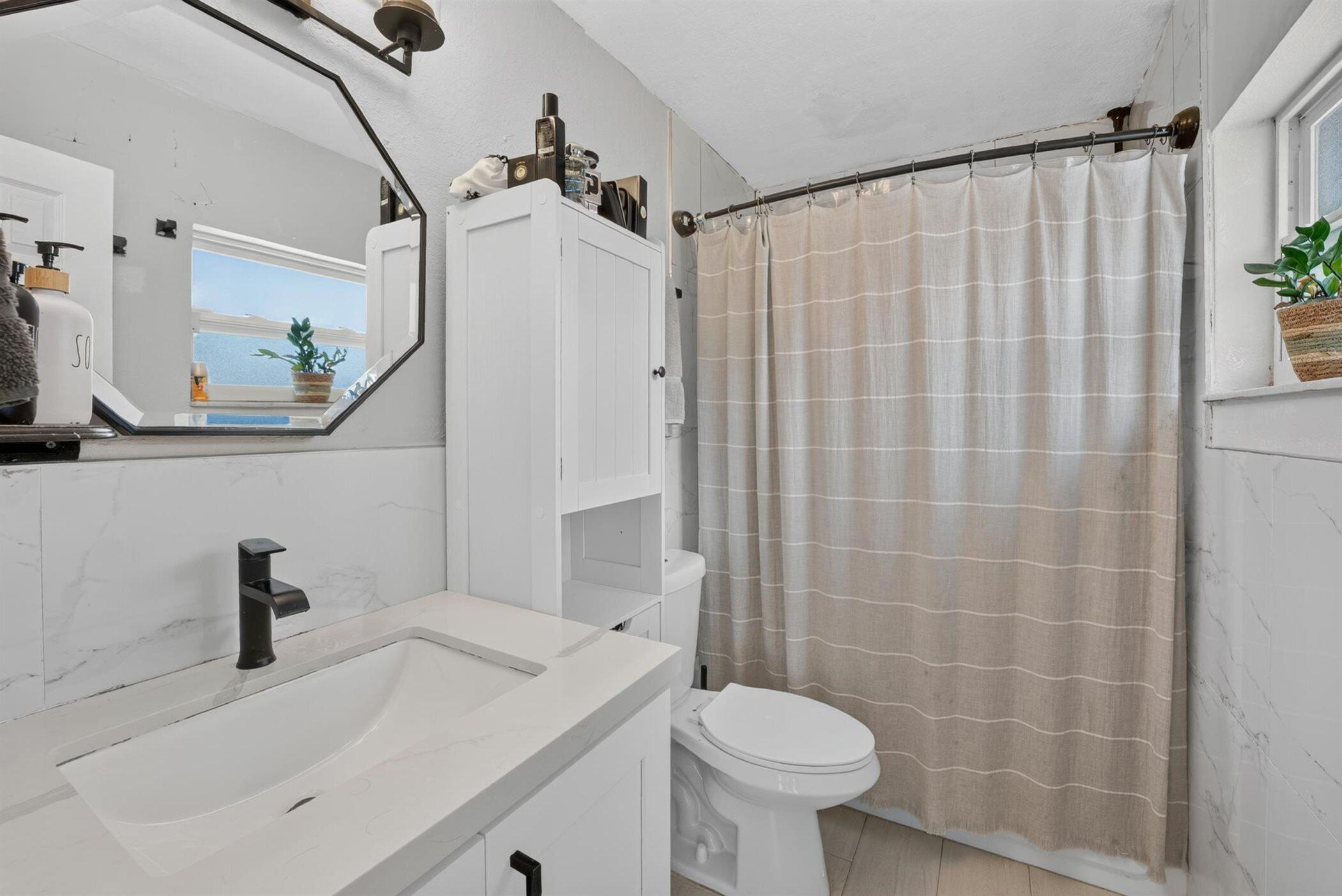 8131 NW 44TH, Lauderhill FL 33351