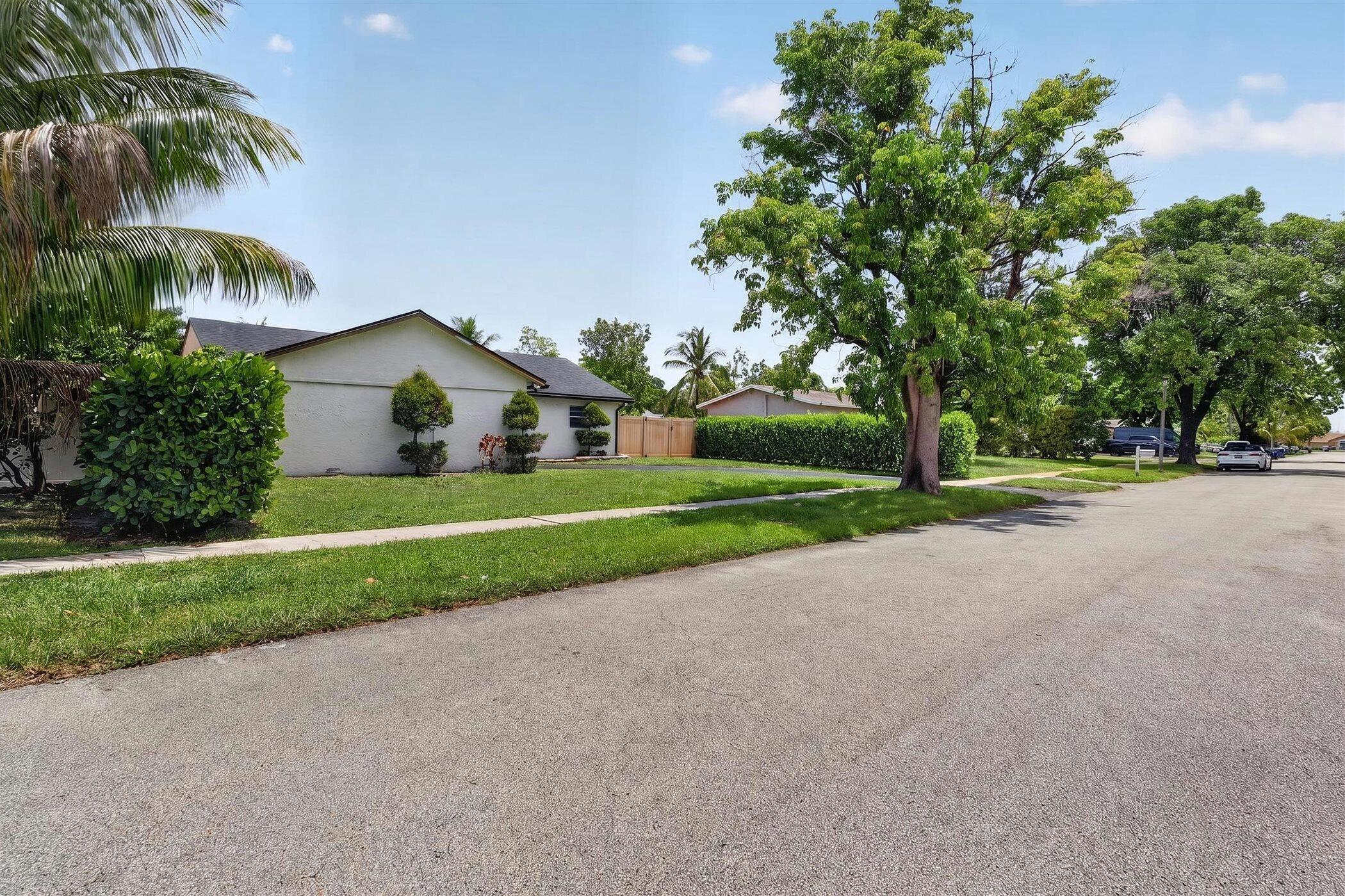 8131 NW 44TH, Lauderhill FL 33351