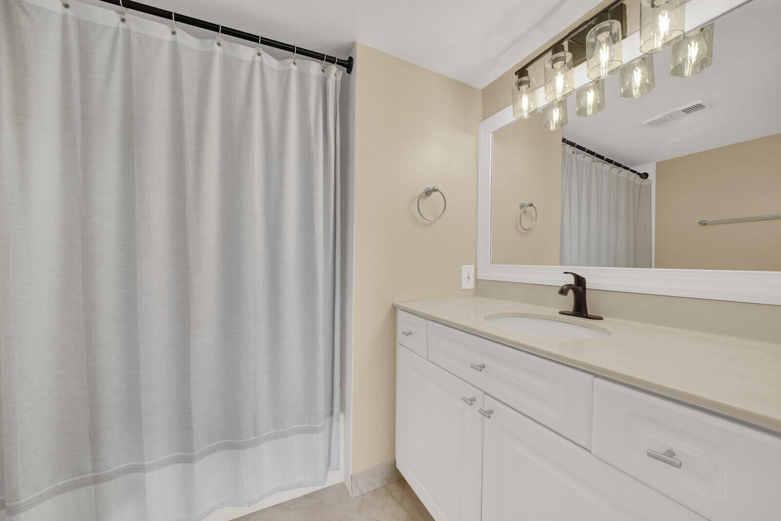 110 Yacht Club #105, Hypoluxo FL 33462