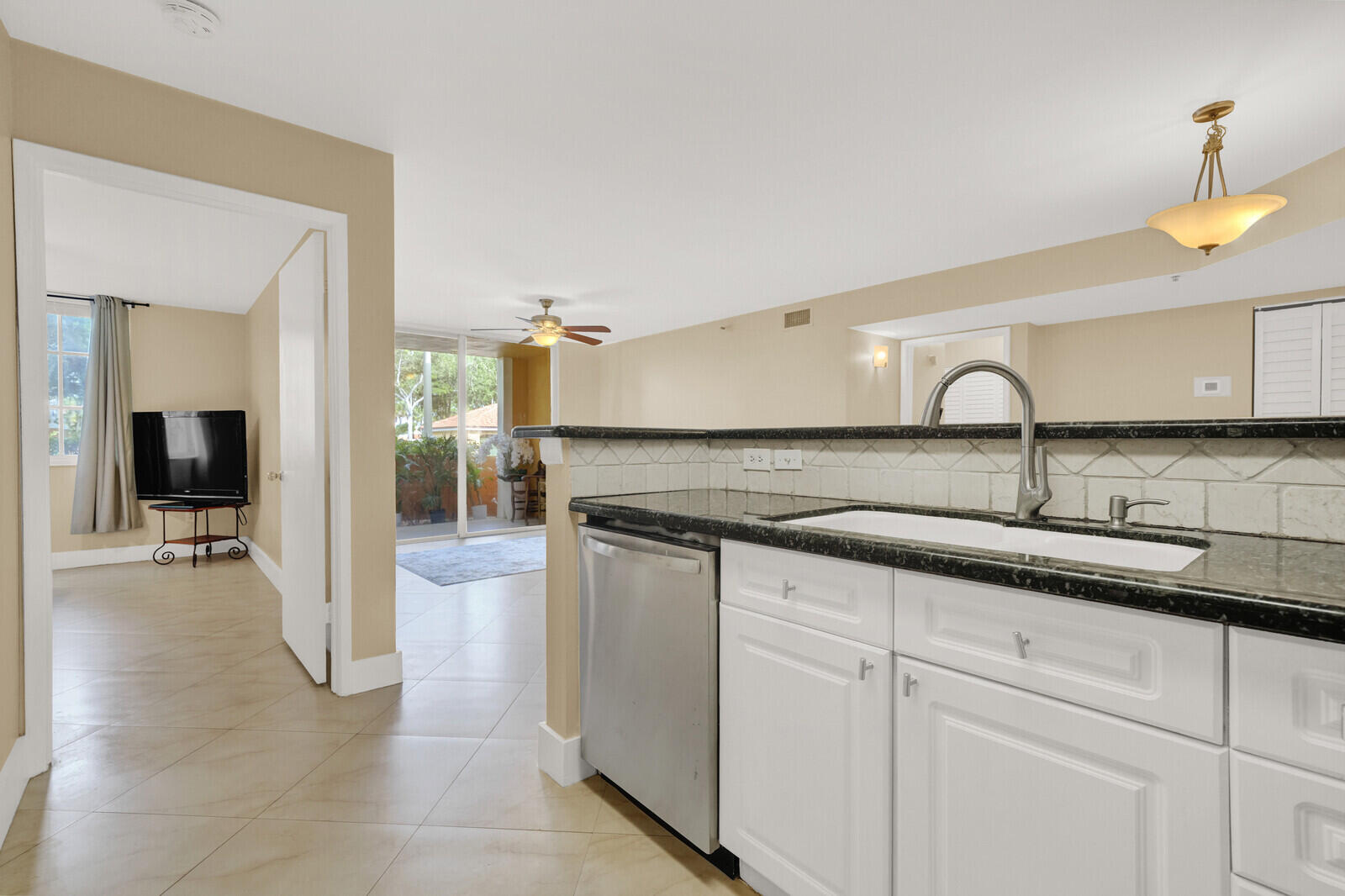 110 Yacht Club #105, Hypoluxo FL 33462