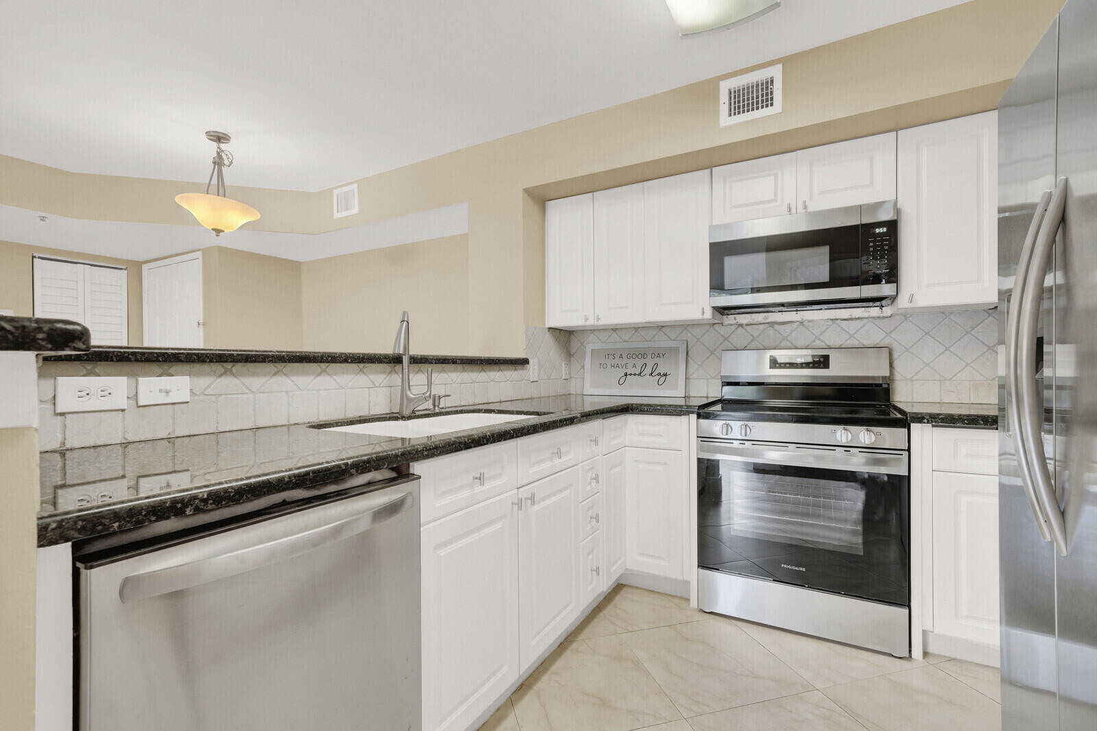 110 Yacht Club #105, Hypoluxo FL 33462