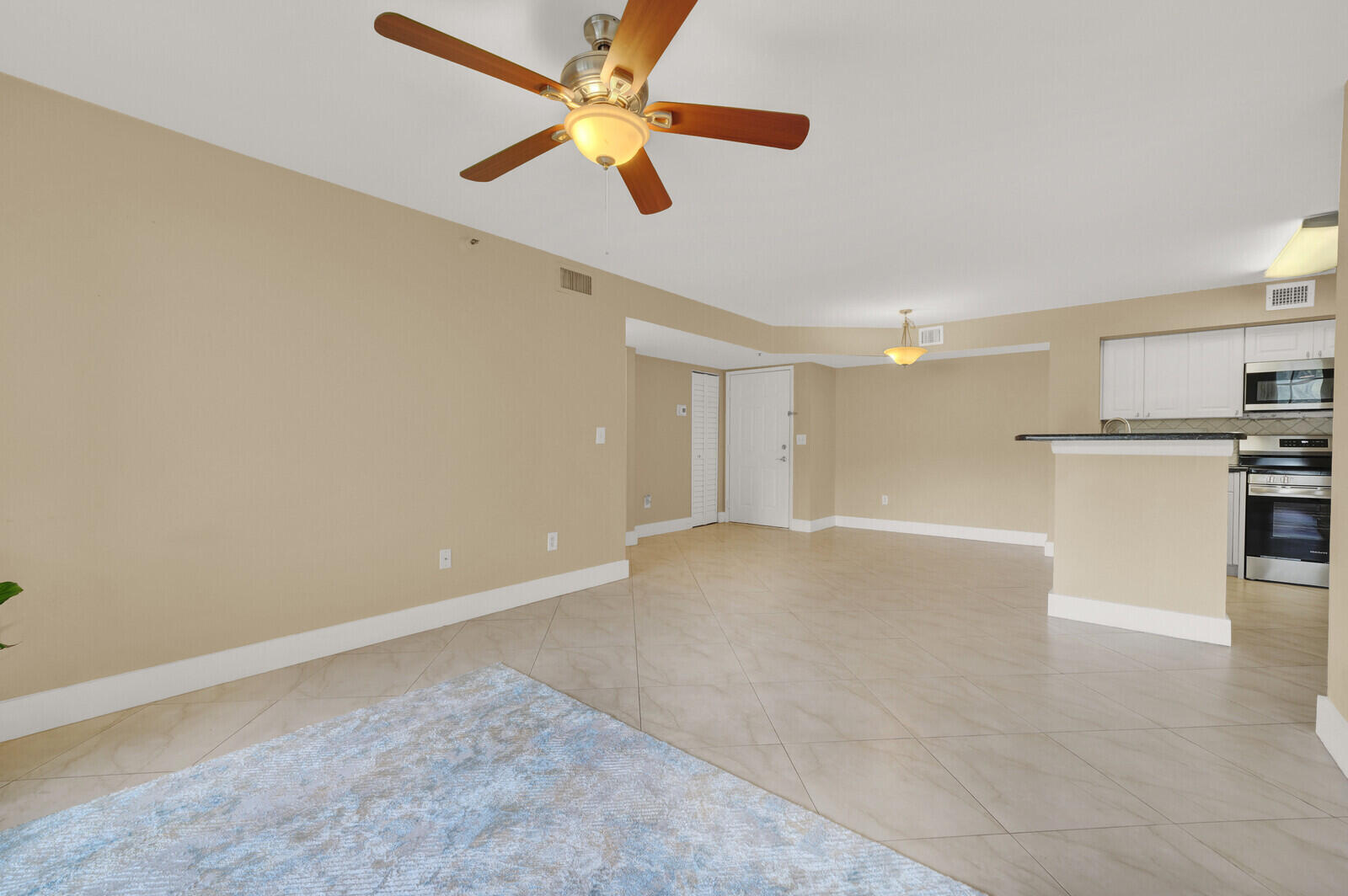 110 Yacht Club #105, Hypoluxo FL 33462