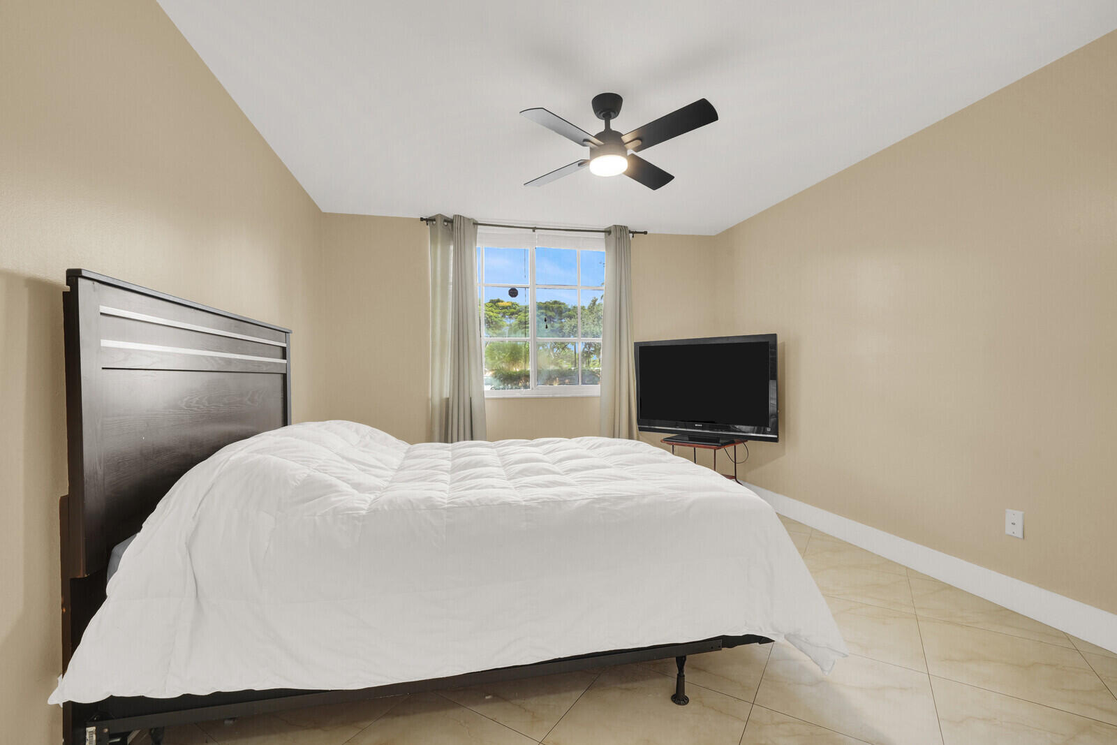 110 Yacht Club #105, Hypoluxo FL 33462