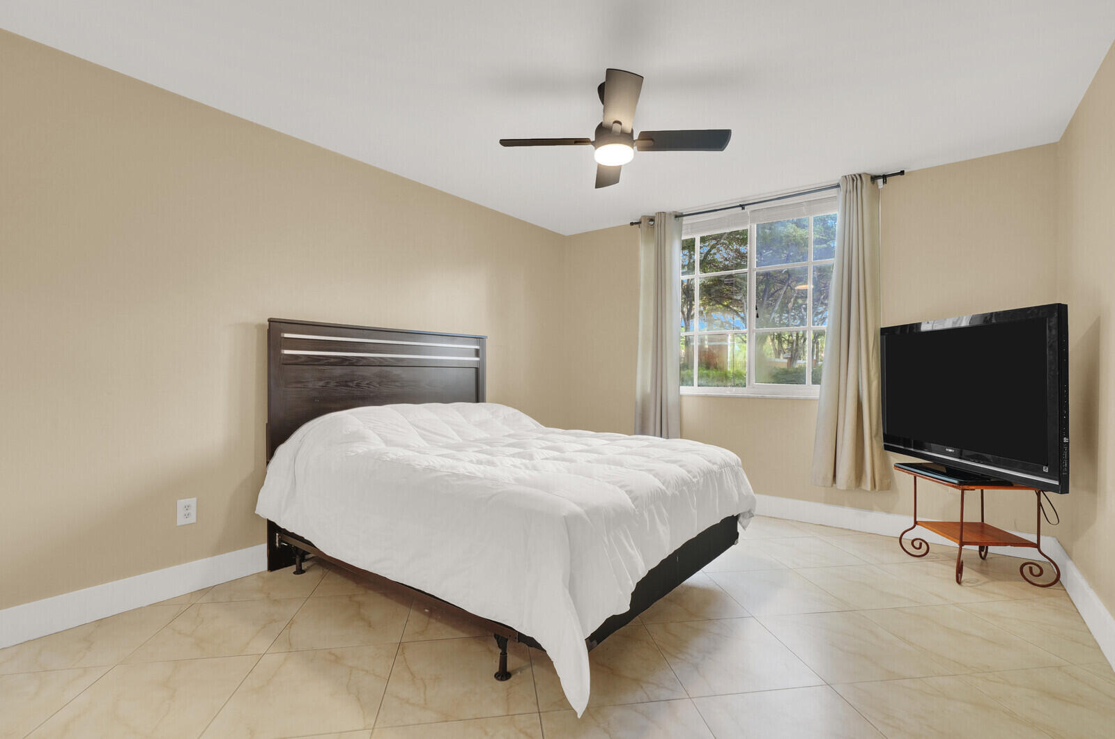 110 Yacht Club #105, Hypoluxo FL 33462