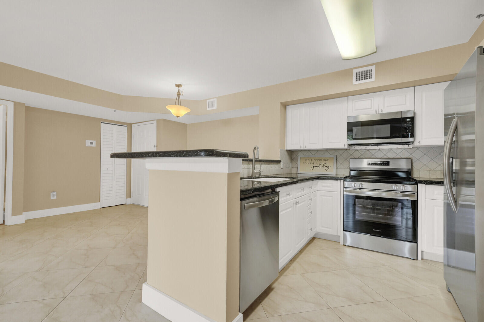 110 Yacht Club #105, Hypoluxo FL 33462