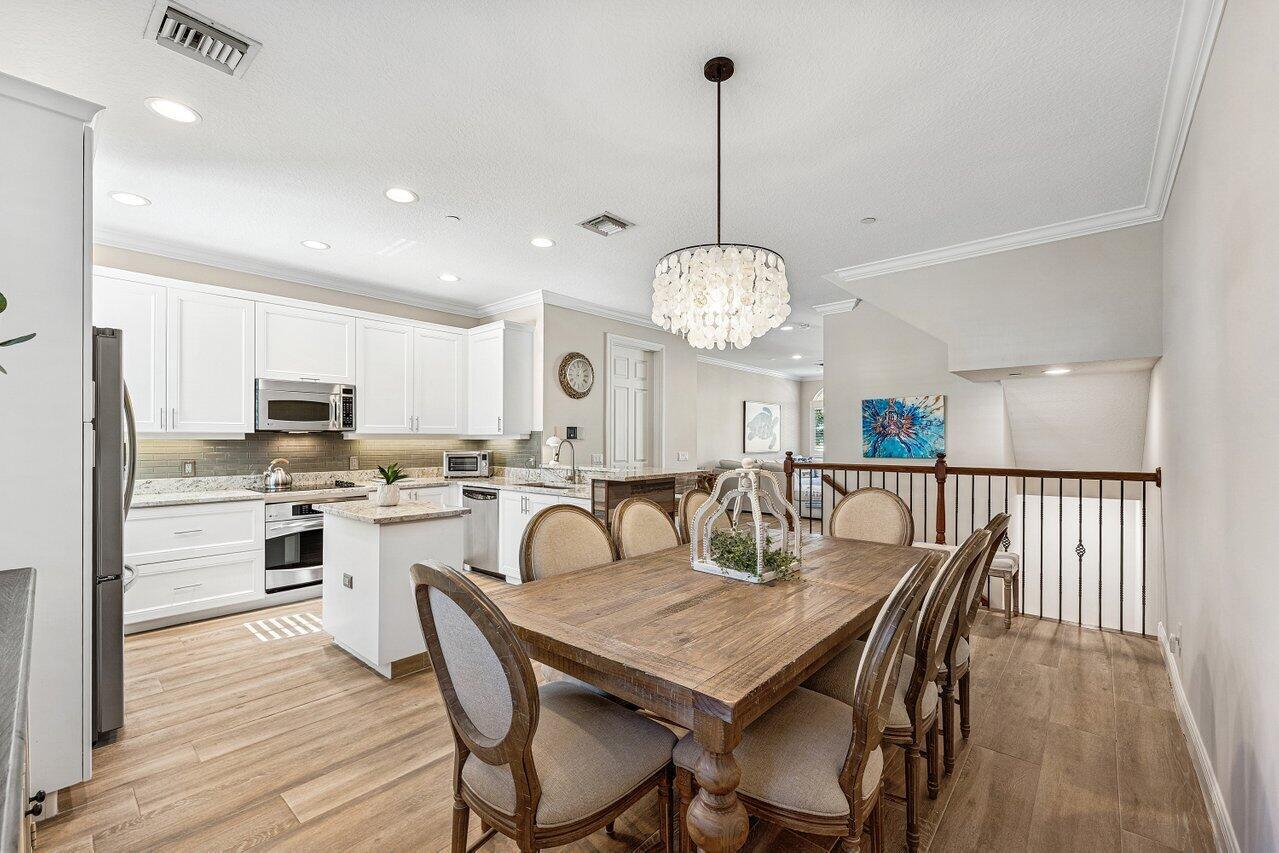 813 Estancia, Boynton Beach FL 33435