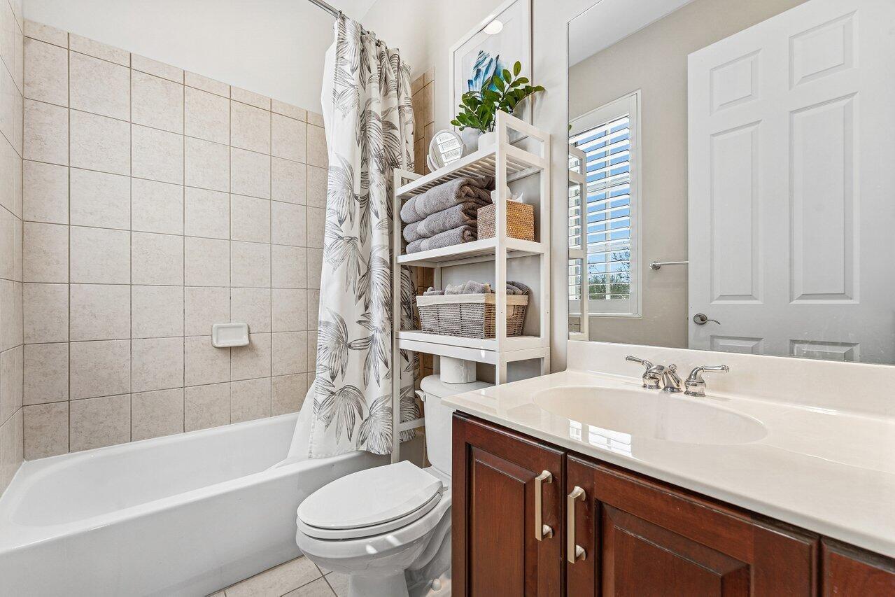 813 Estancia, Boynton Beach FL 33435