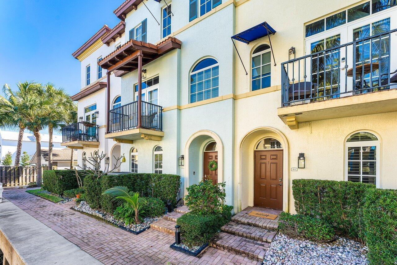 813 Estancia, Boynton Beach FL 33435