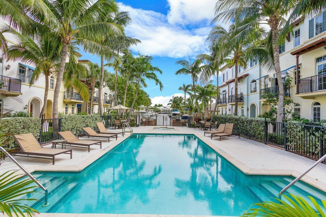 813 Estancia, Boynton Beach FL 33435