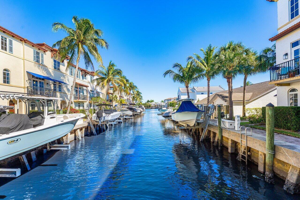 813 Estancia, Boynton Beach FL 33435