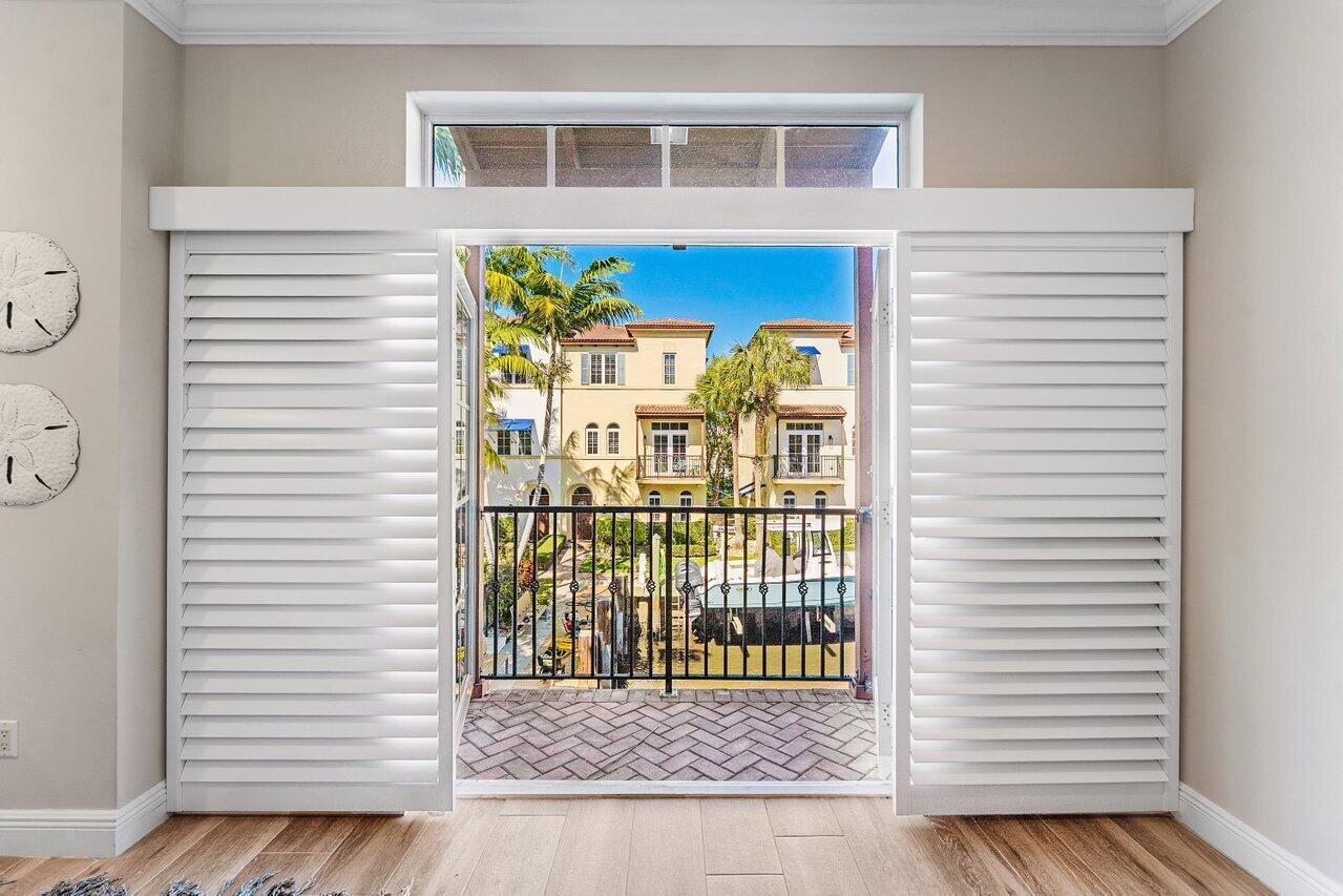 813 Estancia, Boynton Beach FL 33435