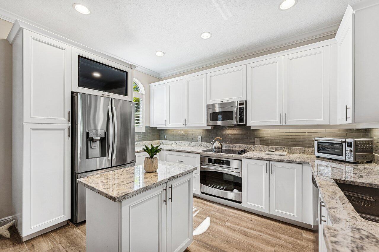813 Estancia, Boynton Beach FL 33435
