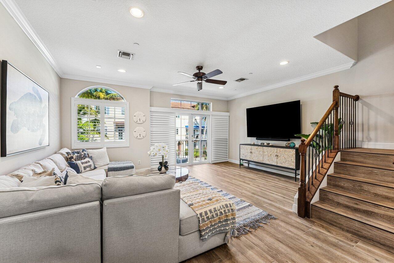 813 Estancia, Boynton Beach FL 33435