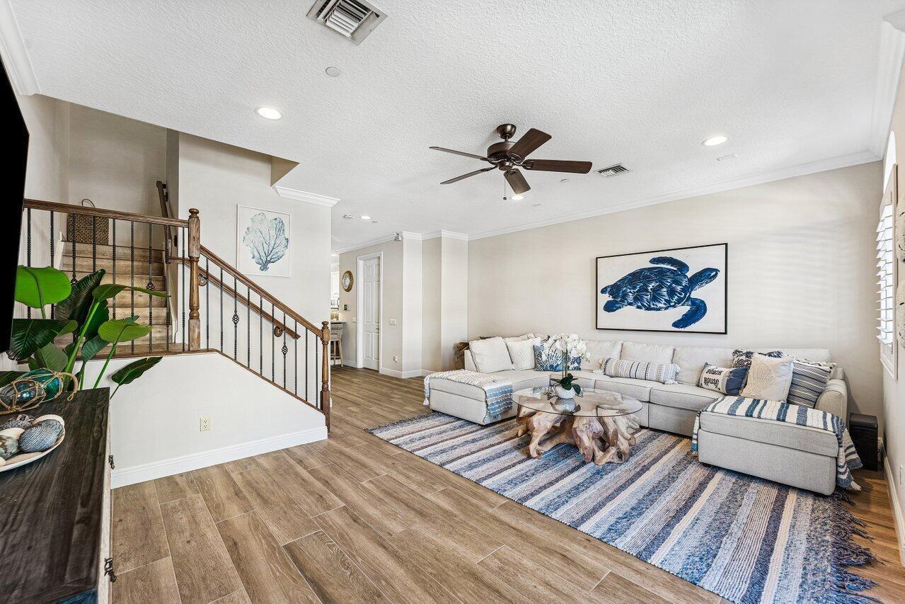 813 Estancia, Boynton Beach FL 33435