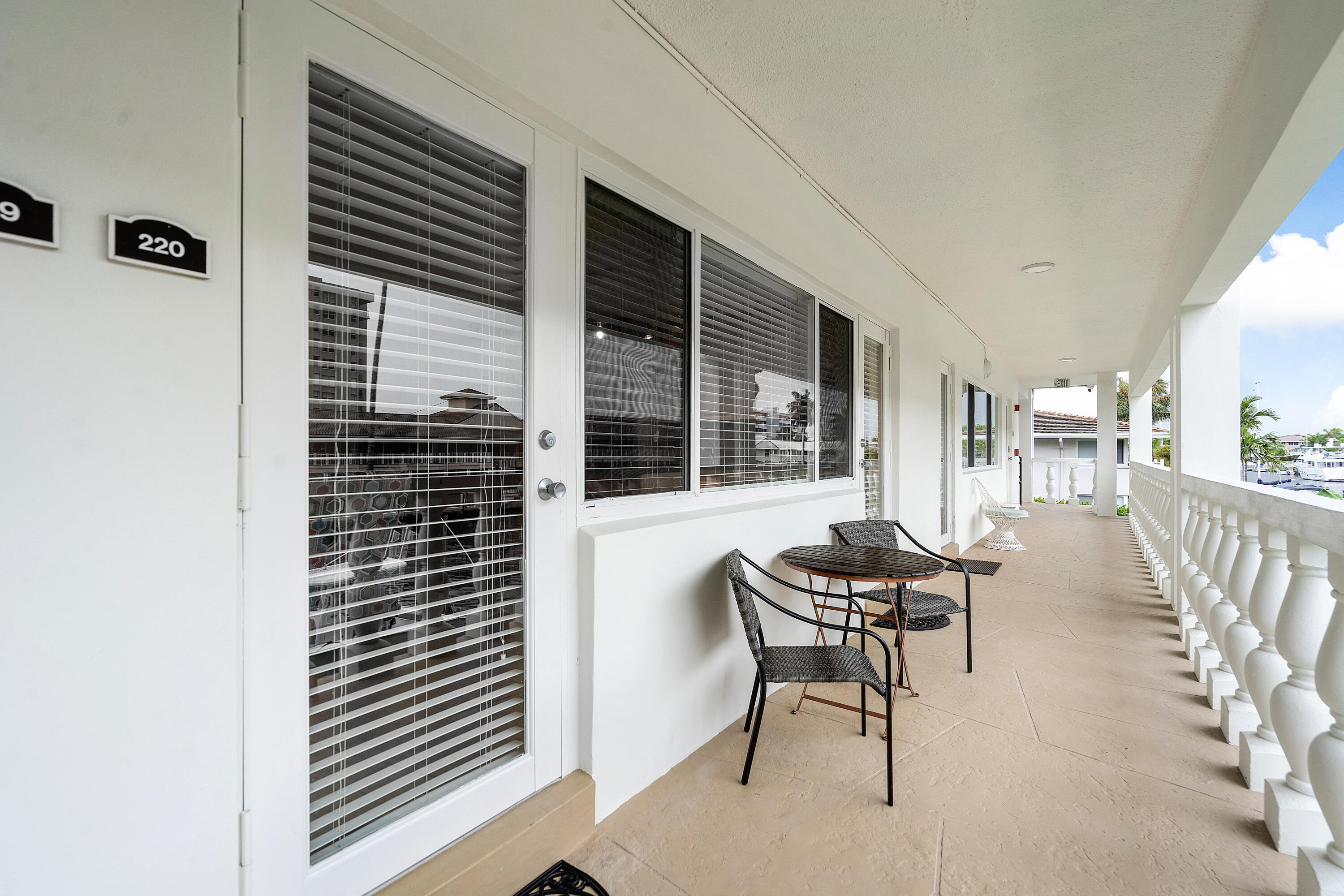 2881 NE 32nd #220, Fort Lauderdale FL 33306