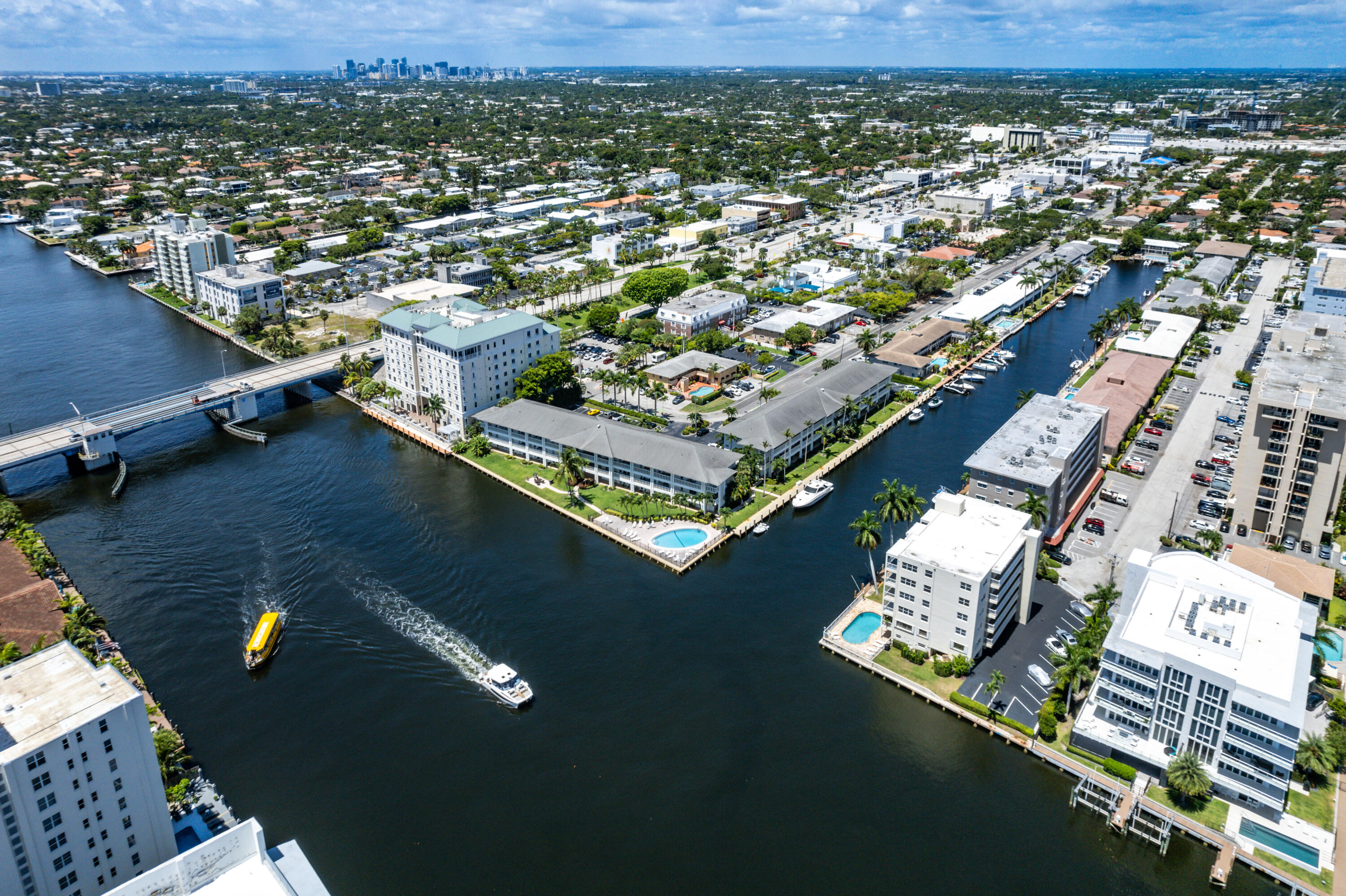 2881 NE 32nd #220, Fort Lauderdale FL 33306