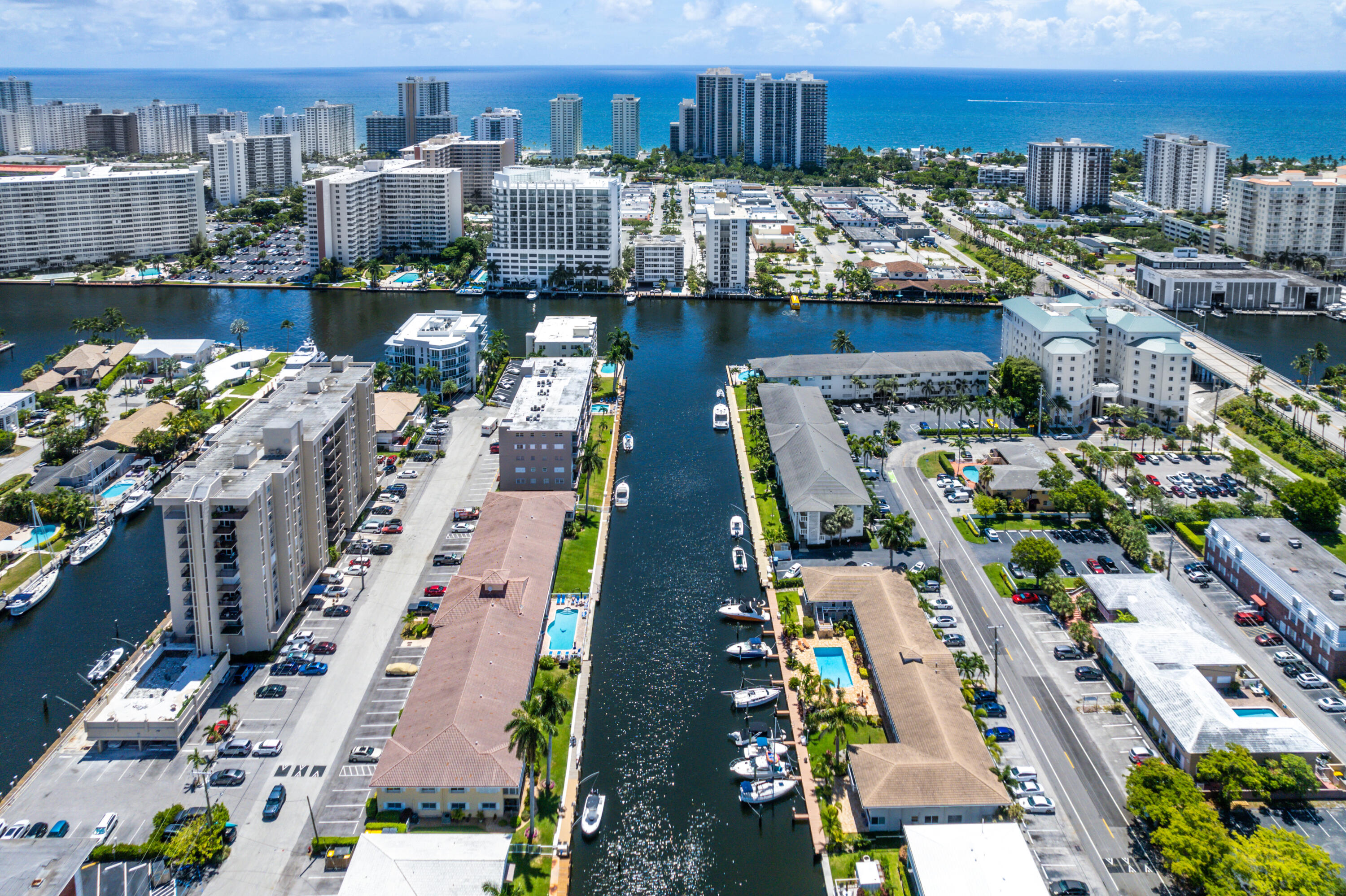 2881 NE 32nd #220, Fort Lauderdale FL 33306