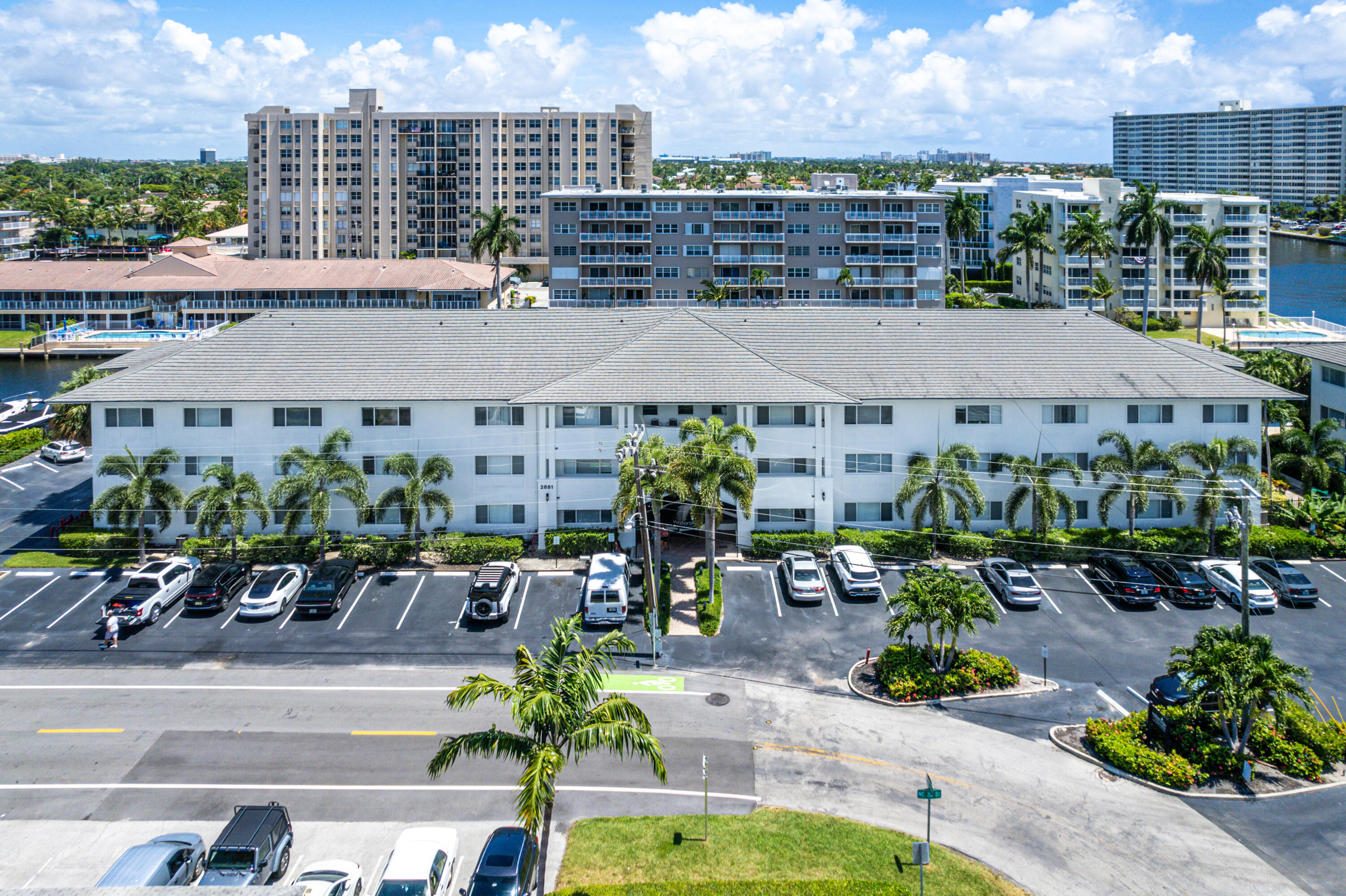 2881 NE 32nd #220, Fort Lauderdale FL 33306