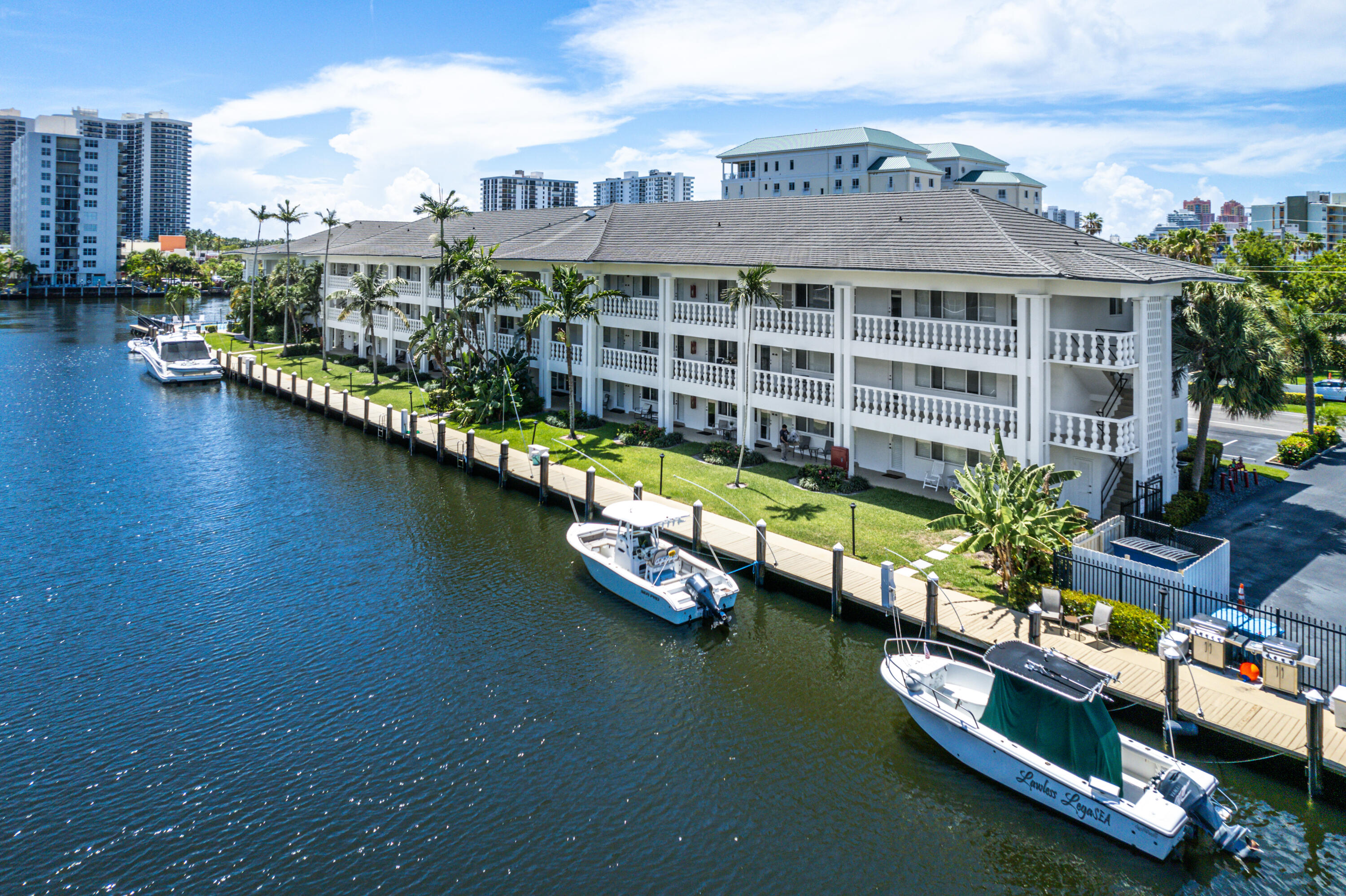 2881 NE 32nd #220, Fort Lauderdale FL 33306