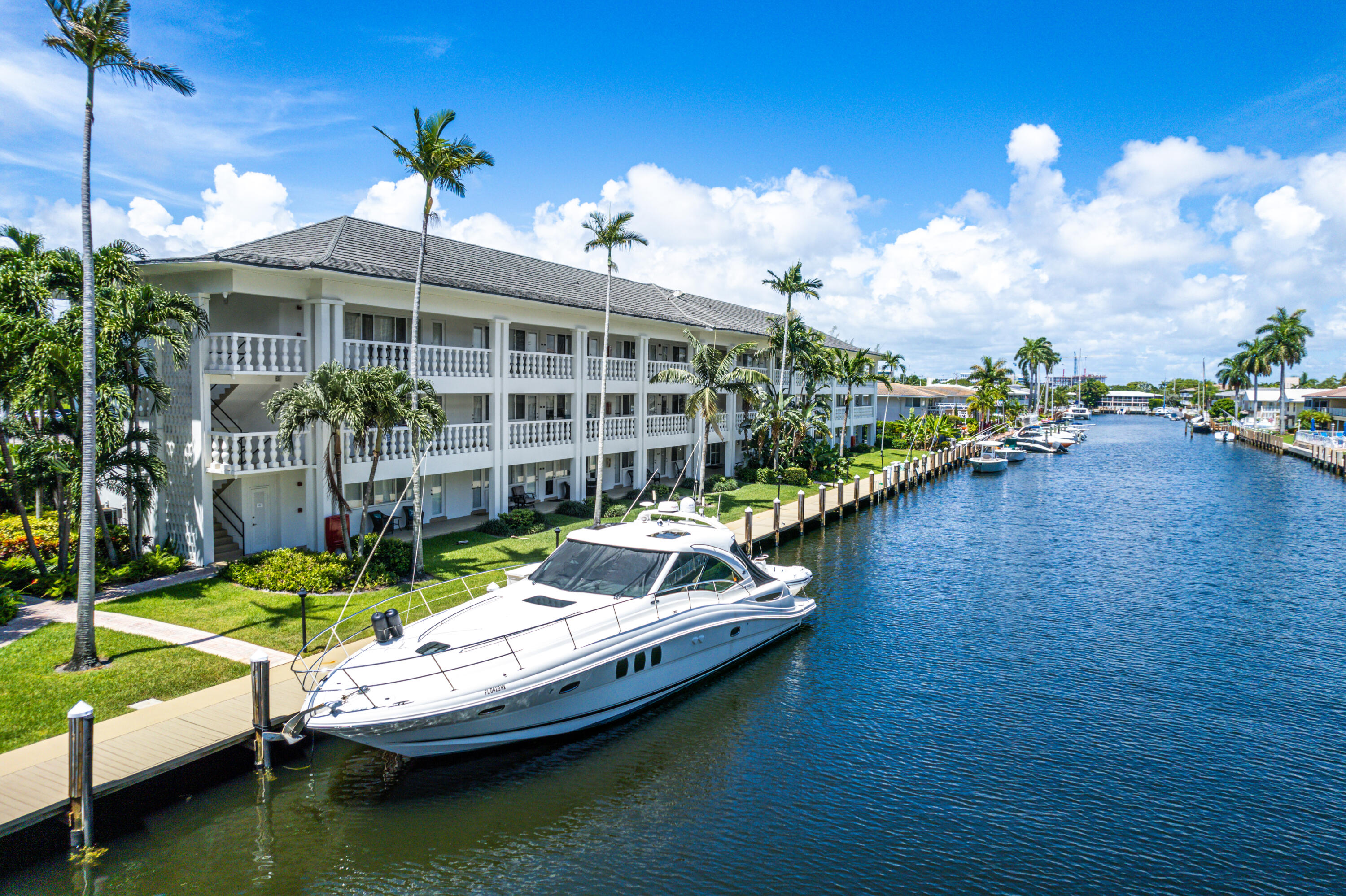 2881 NE 32nd #220, Fort Lauderdale FL 33306