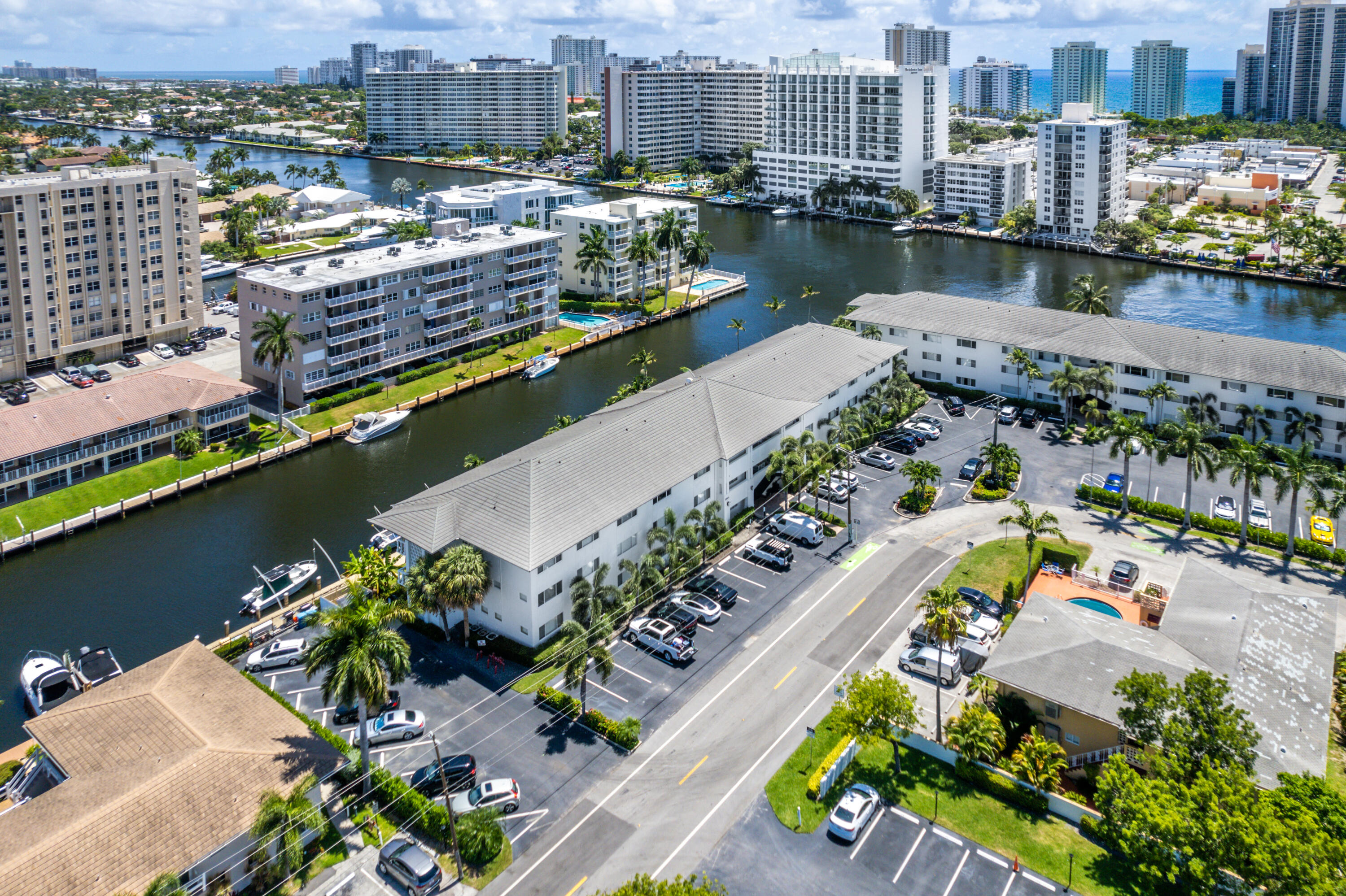 2881 NE 32nd #220, Fort Lauderdale FL 33306