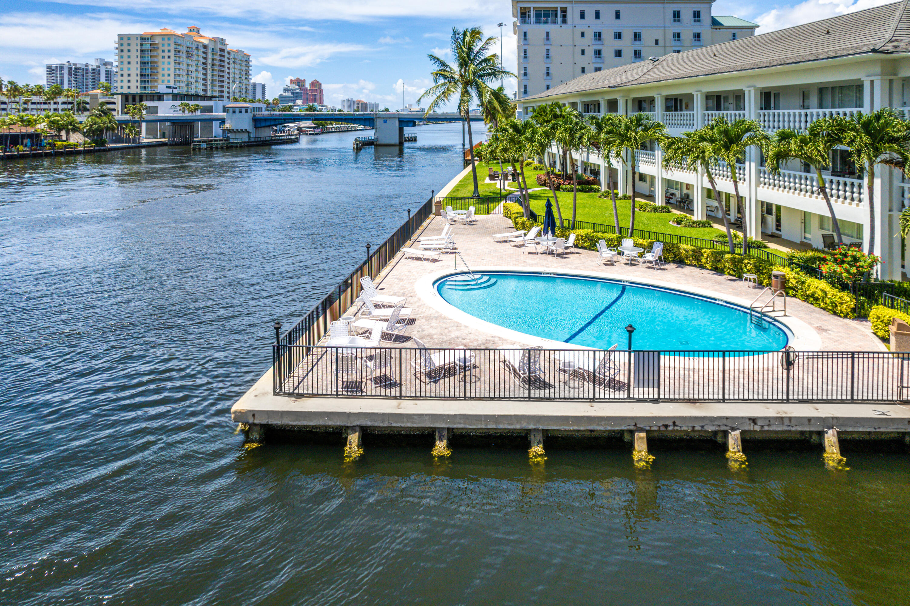 2881 NE 32nd #220, Fort Lauderdale FL 33306