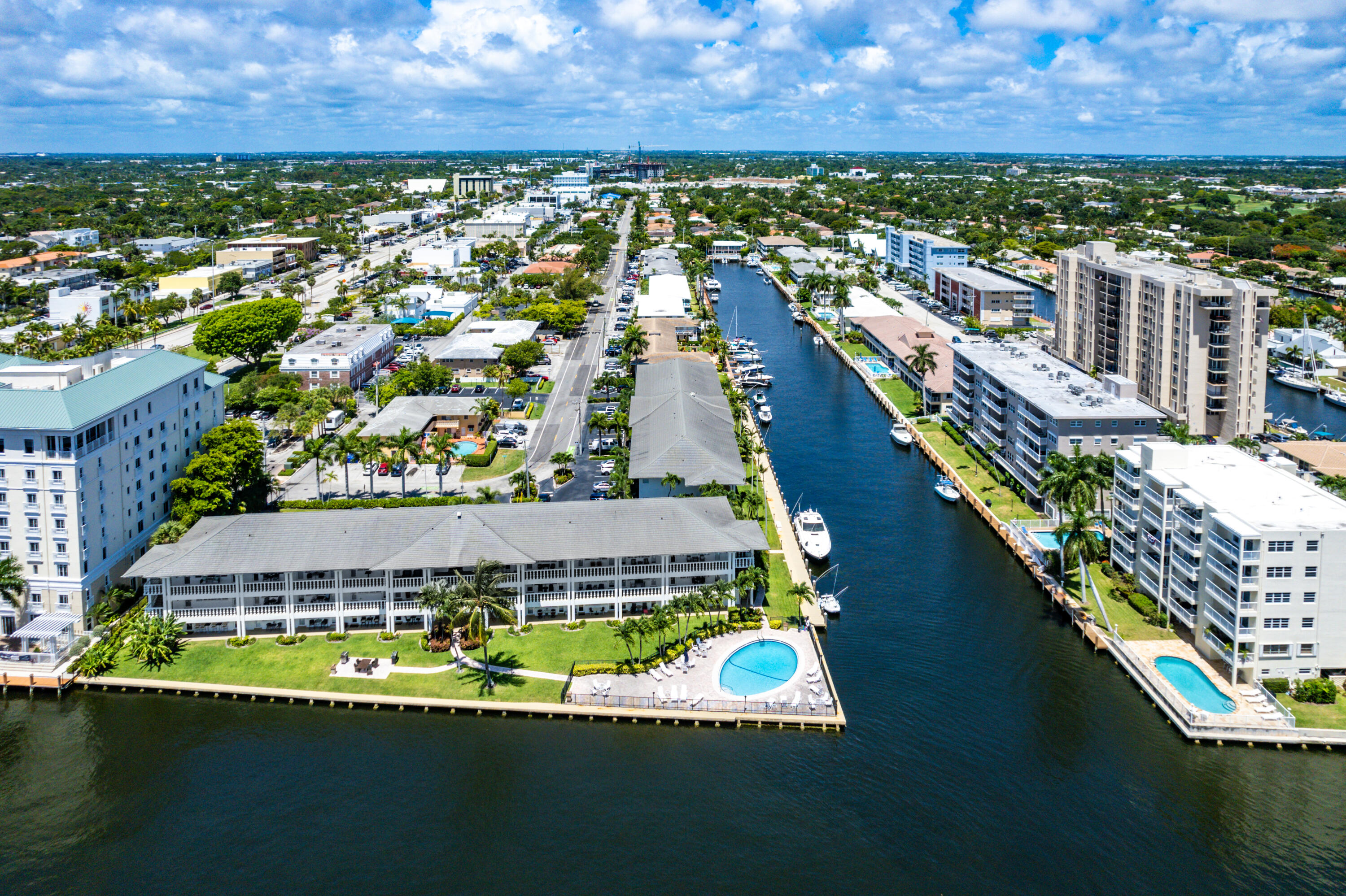 2881 NE 32nd #220, Fort Lauderdale FL 33306