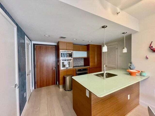 5875 COLLINS #1606, Miami Beach FL 33140