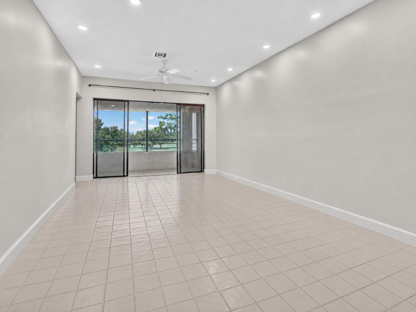 7460 La Paz #304, Boca Raton FL 33433