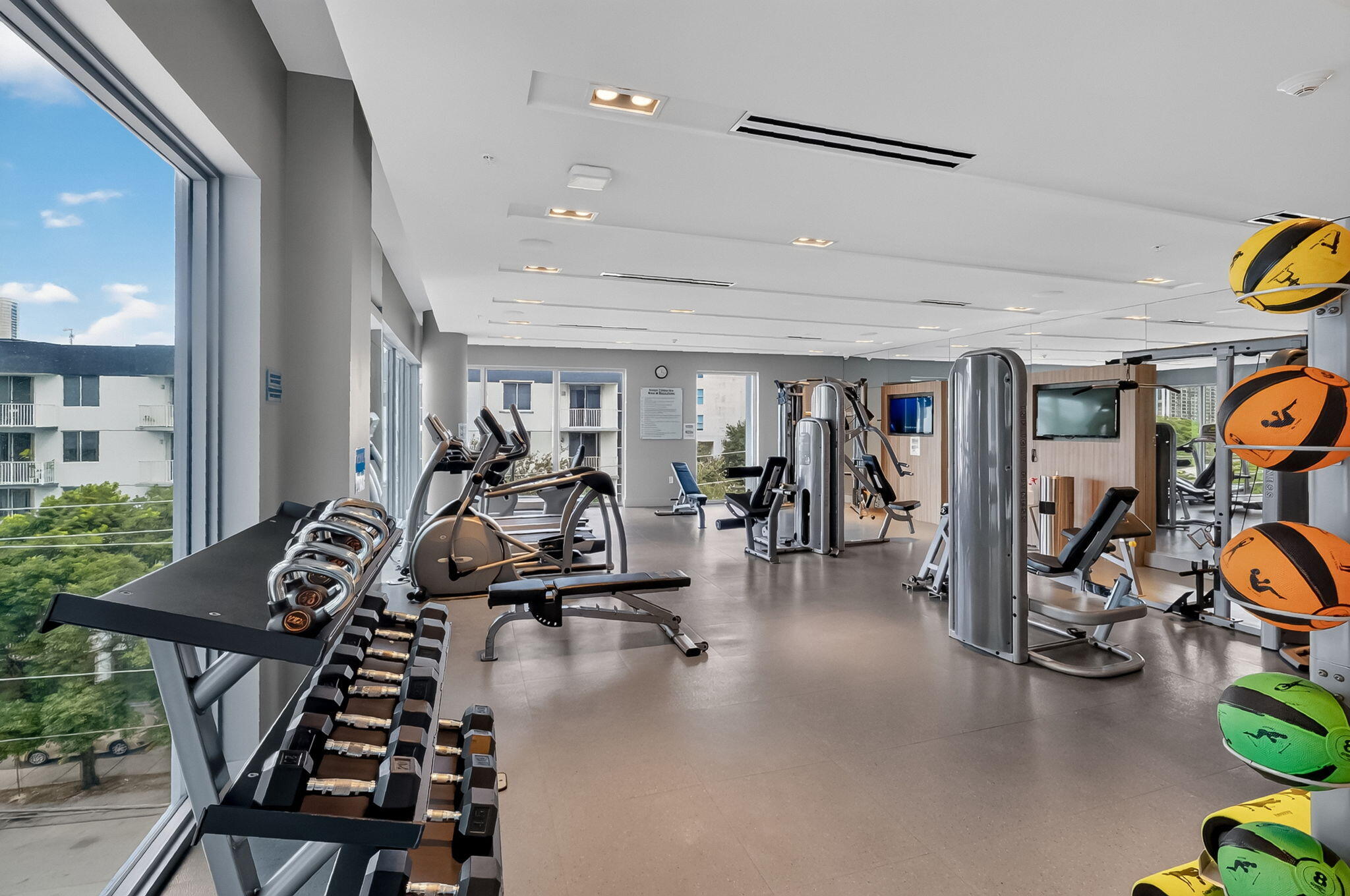 1600 SW 1ST #413, Miami FL 33129