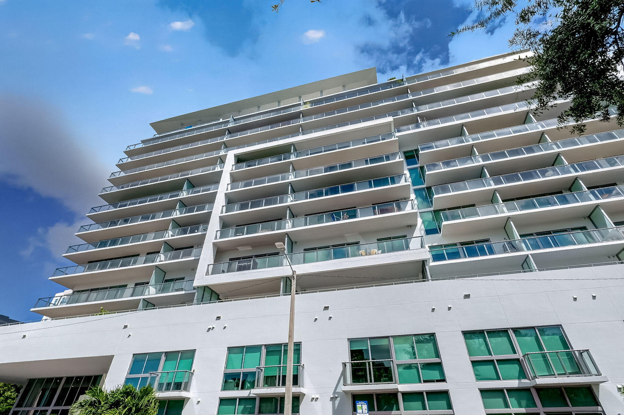 1600 SW 1ST #413, Miami FL 33129