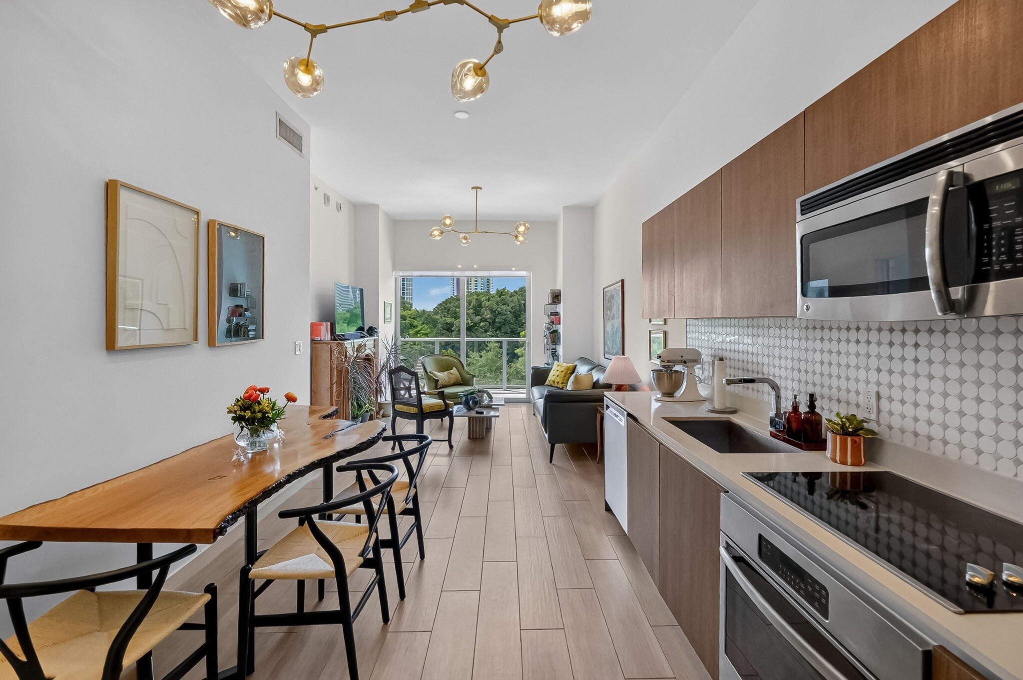 1600 SW 1ST #413, Miami FL 33129