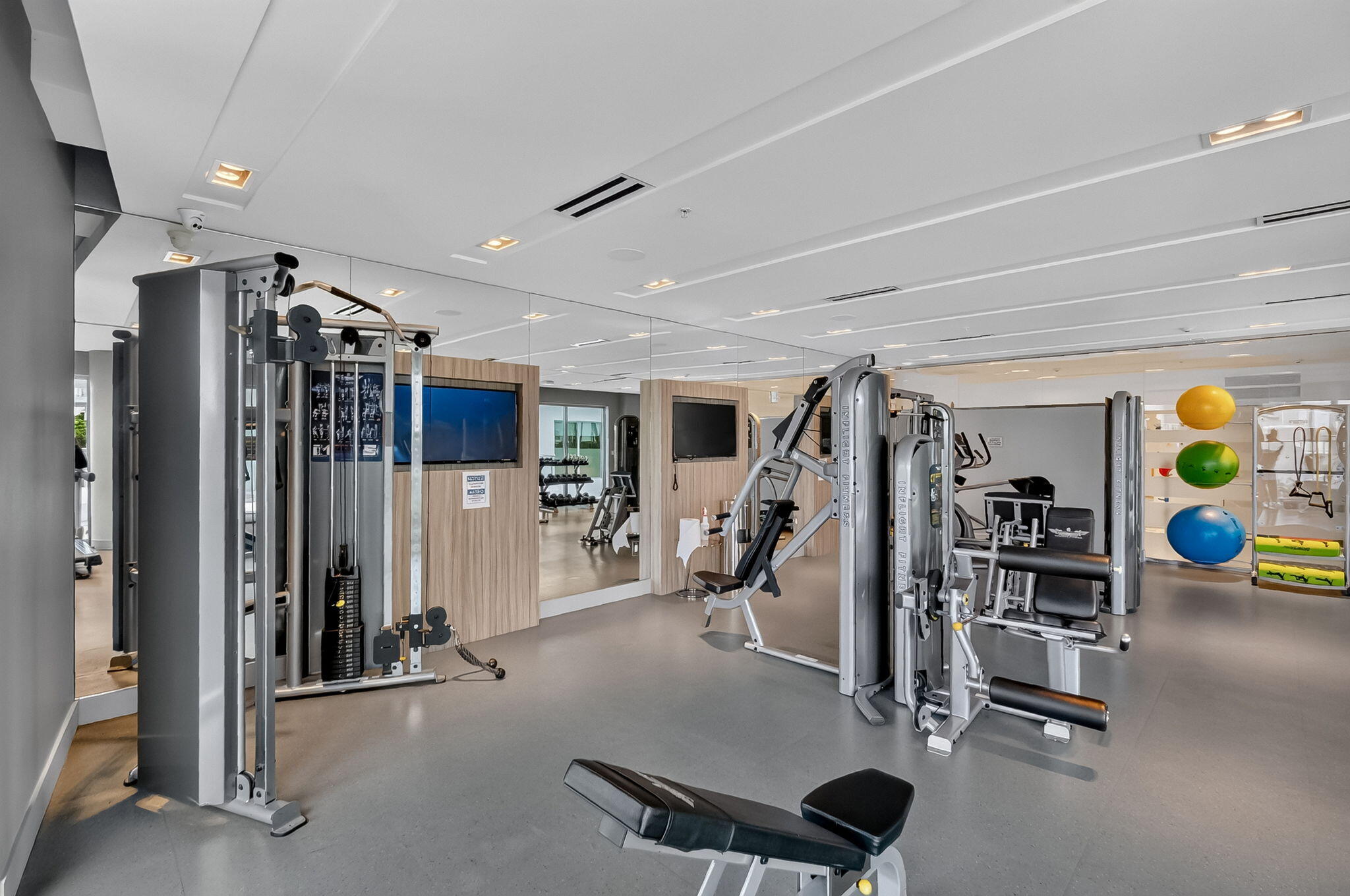 1600 SW 1ST #413, Miami FL 33129