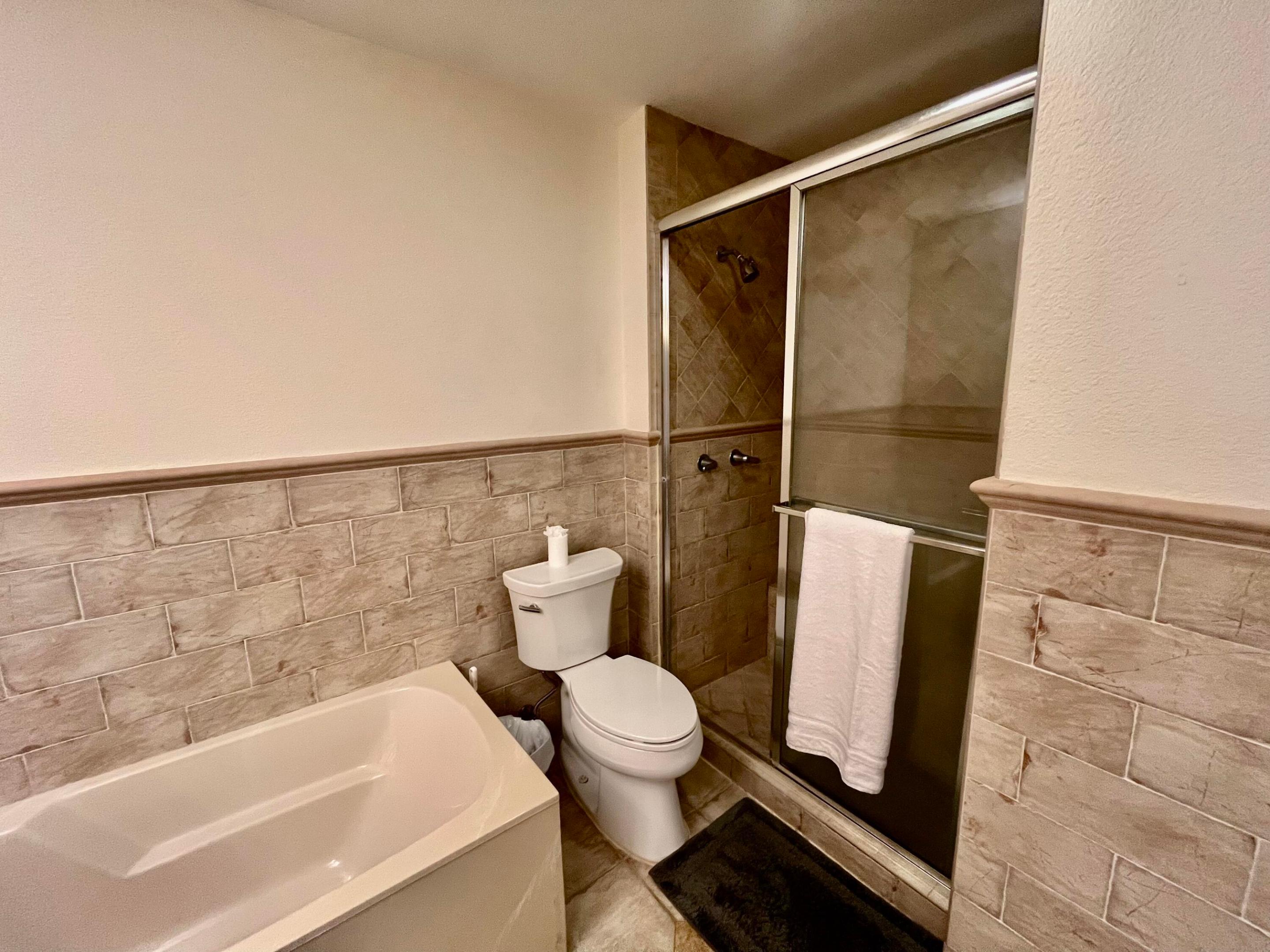 370 GOLFVIEW #302, North Palm Beach FL 33408