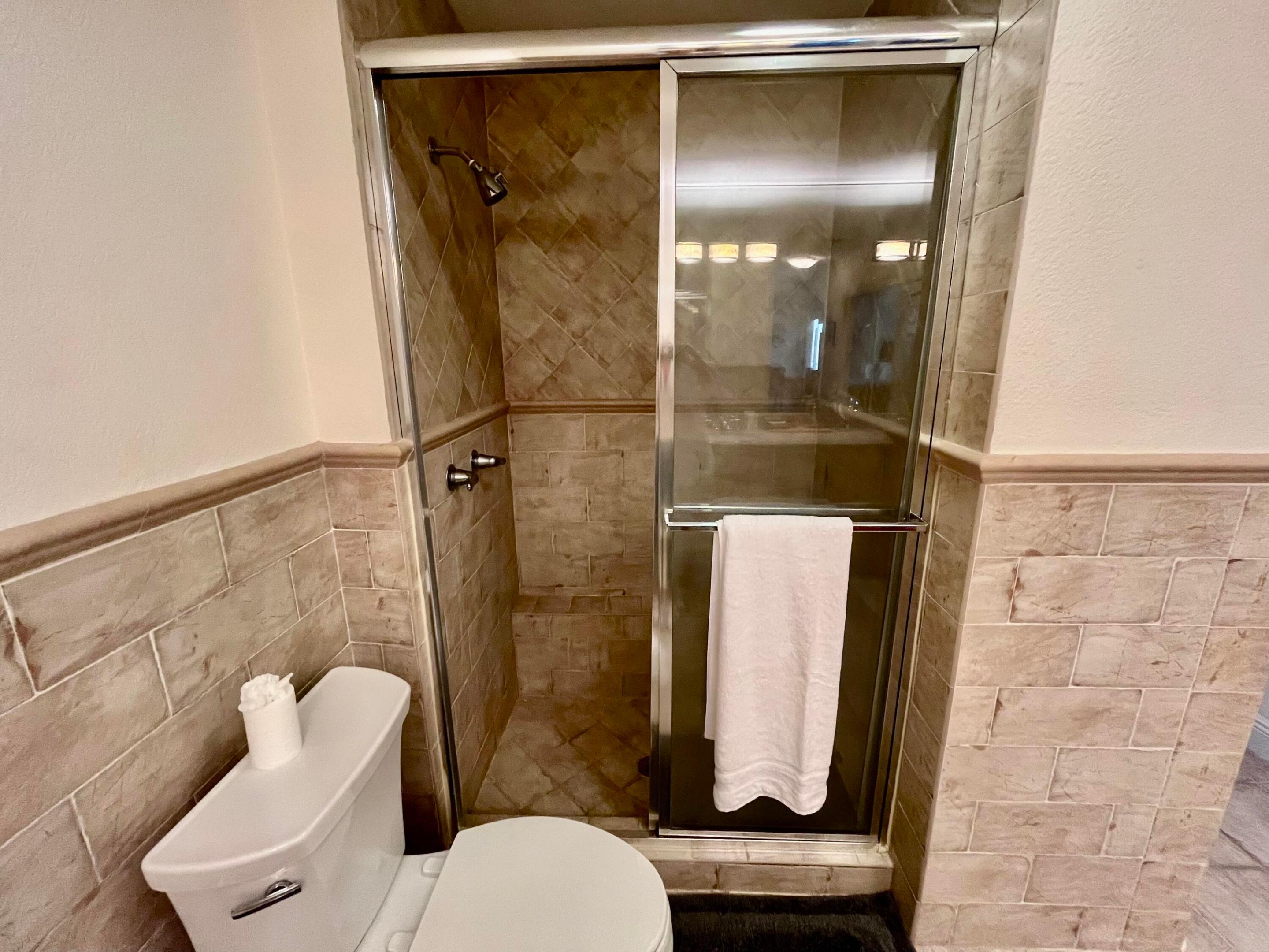 370 GOLFVIEW #302, North Palm Beach FL 33408