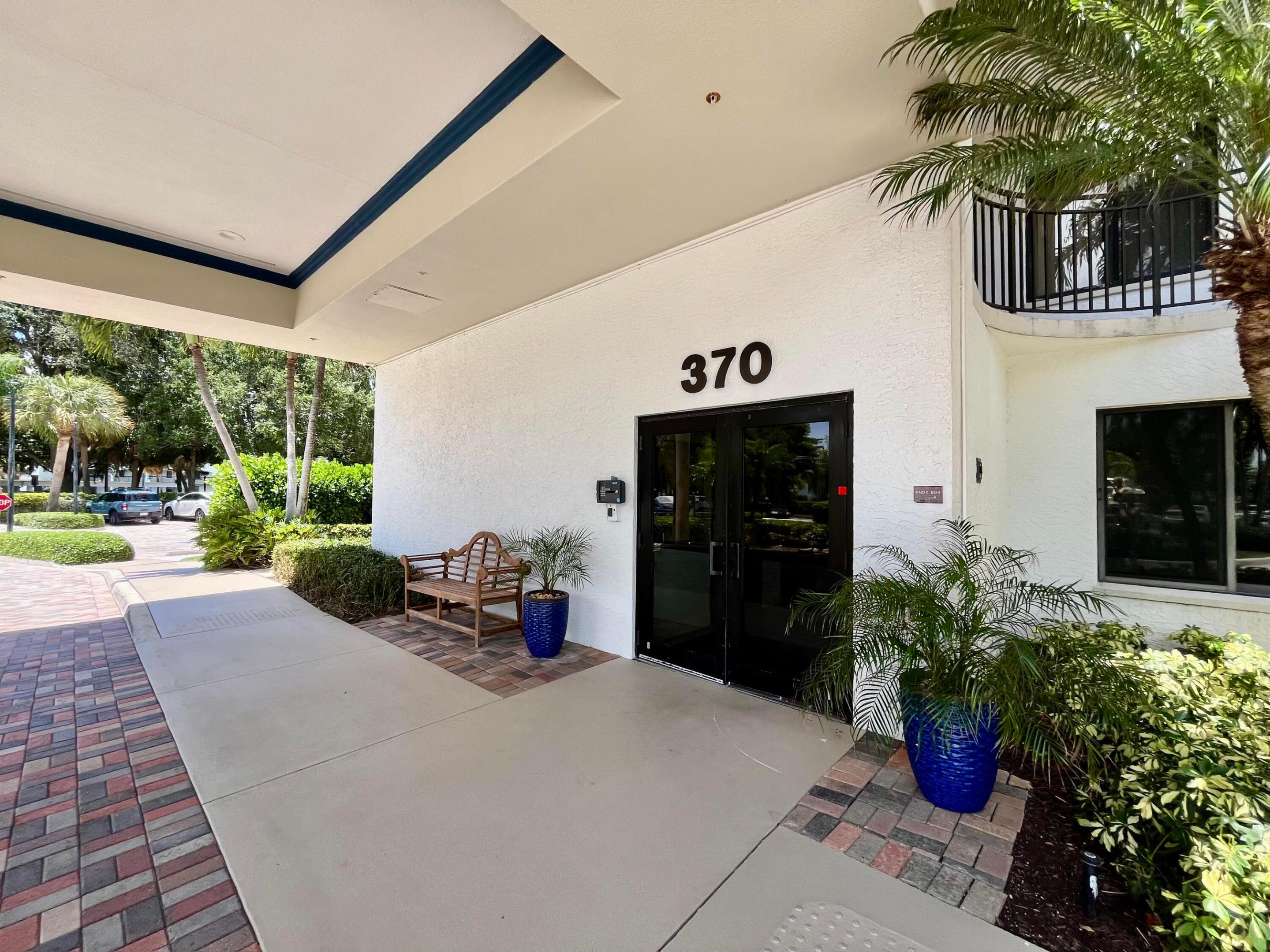 370 GOLFVIEW #302, North Palm Beach FL 33408